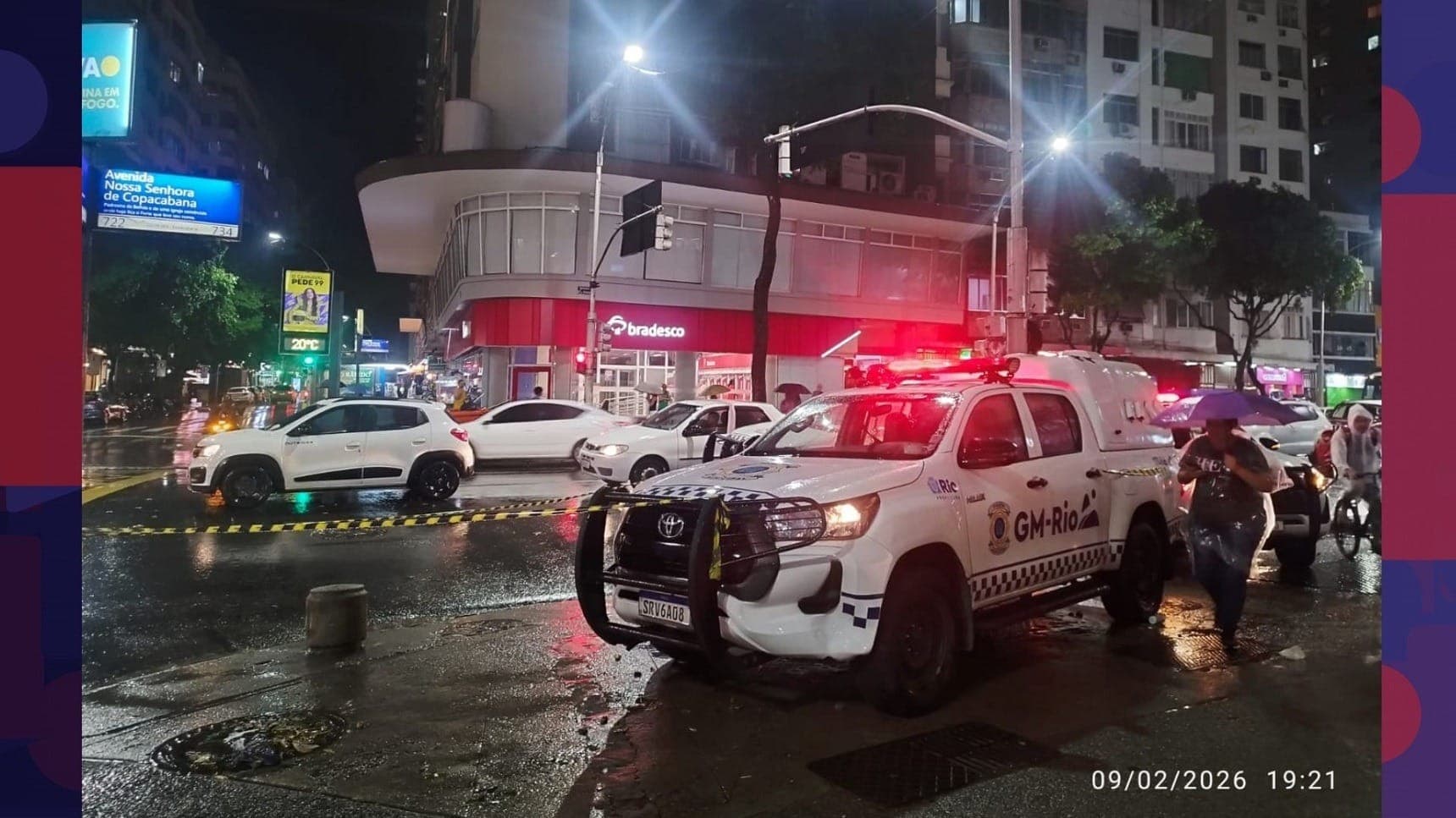 Uma adolecscnete e homem ficam feridas após sofrerem uma descarga elétrica durante a chuva em Copacabana