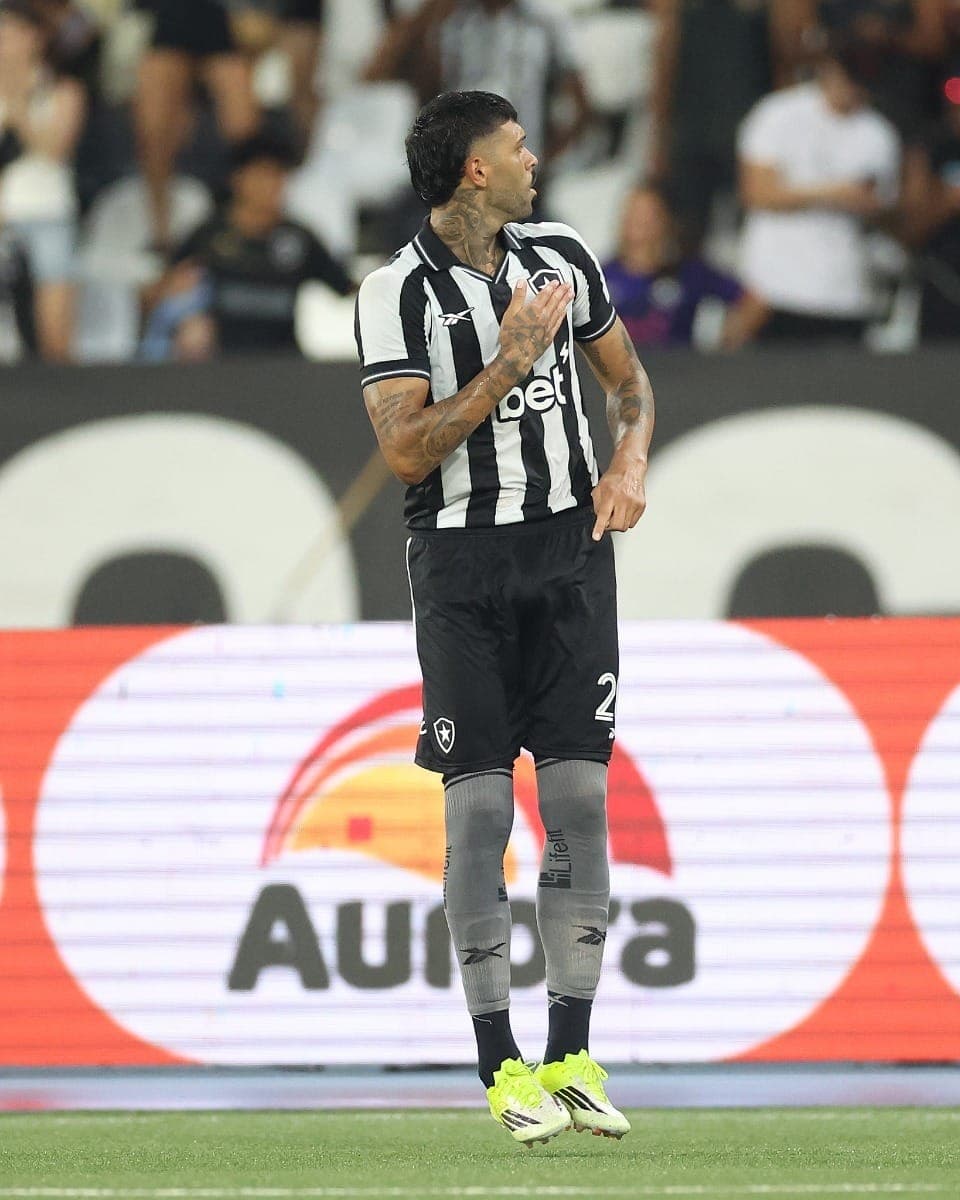 Alexander Barboza anotou o único gol do Botafogo na derrota por 2 a 1 para o Flamengo no Campeonato Carioca