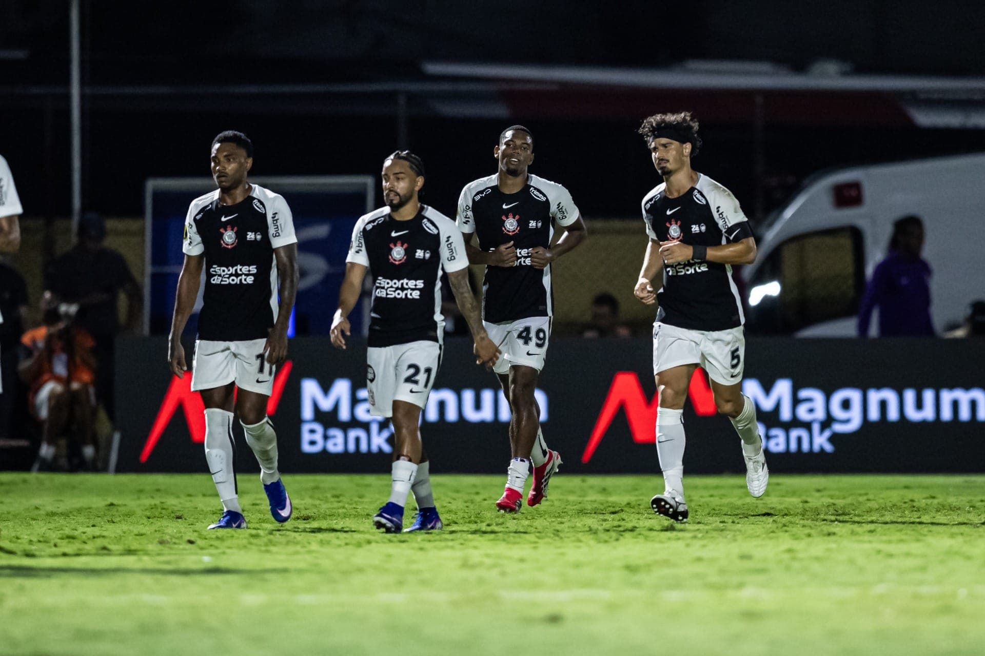 Corinthians vence o São Bernardo fora de casa e vai às quartas do Paulistão