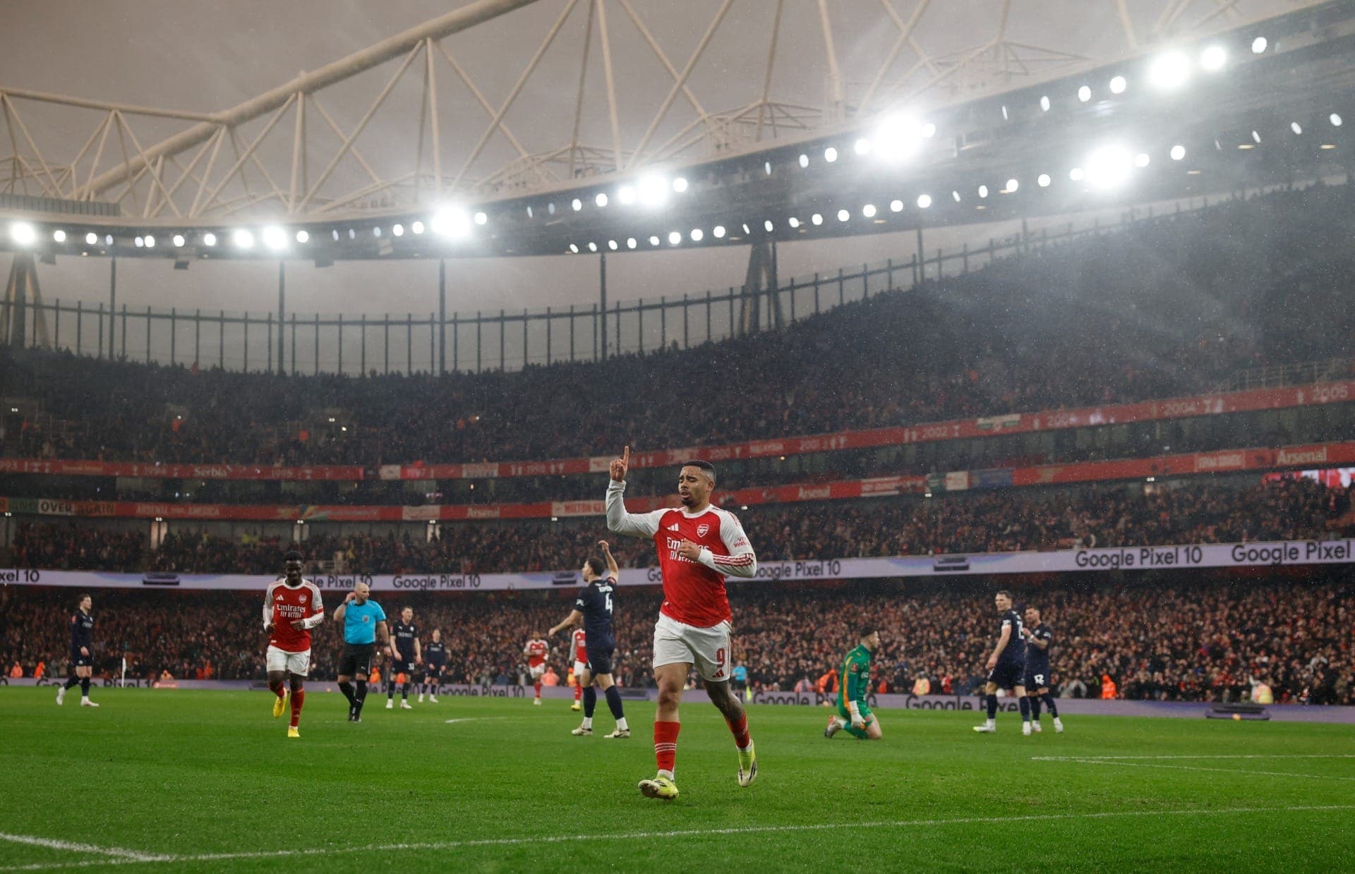 Gabriel Jesus marcou o quarto gol do Arsenal na goleada por 4 a 0 sobre o Wigan