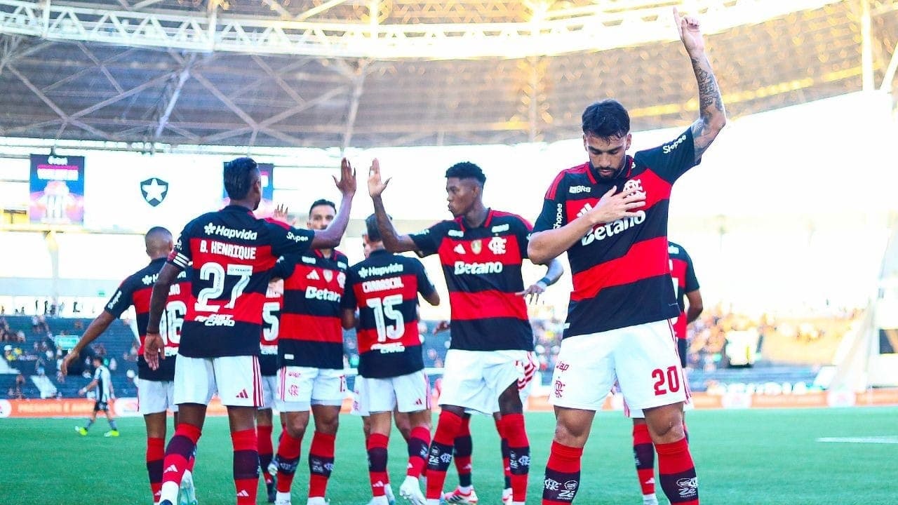 Paquetá comemora gol do Flamengo, o primeiro em seu retorno