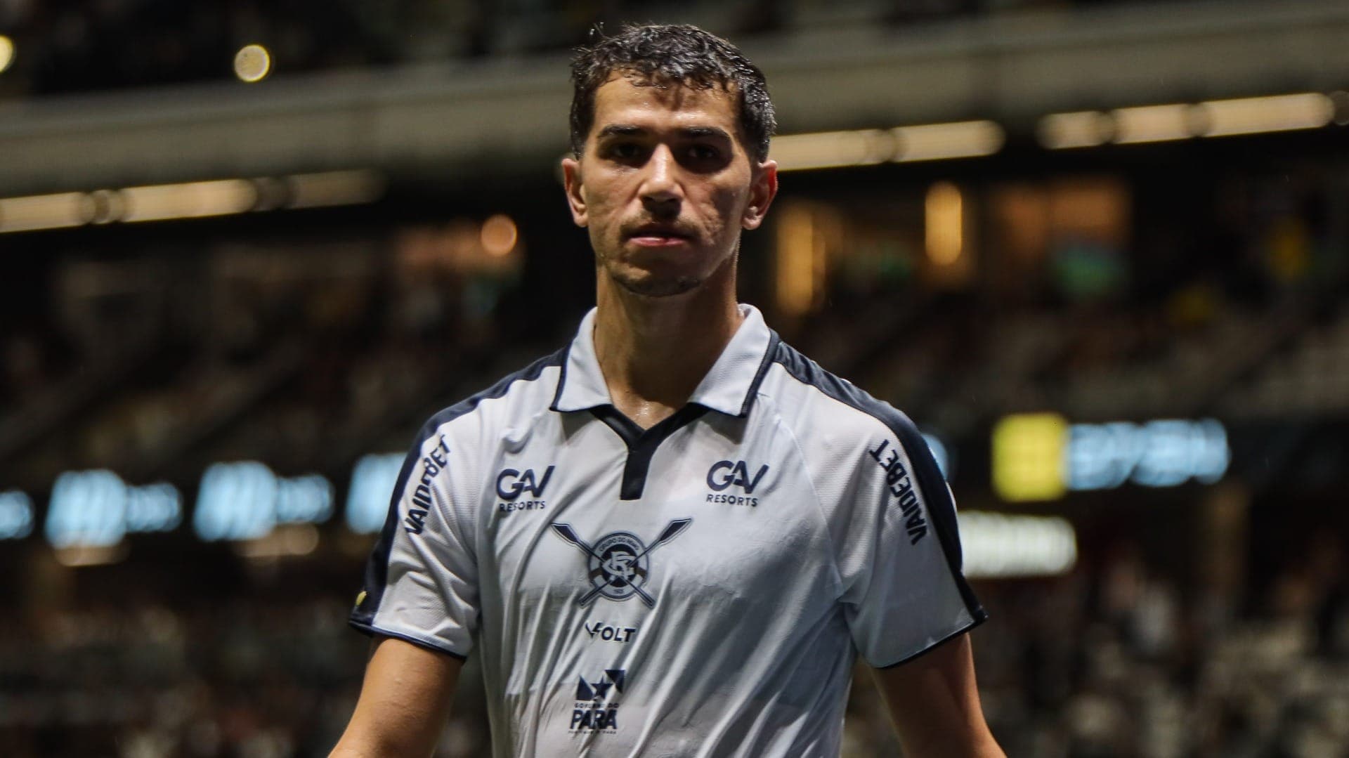 Vitor Bueno, meio-campista do Remo