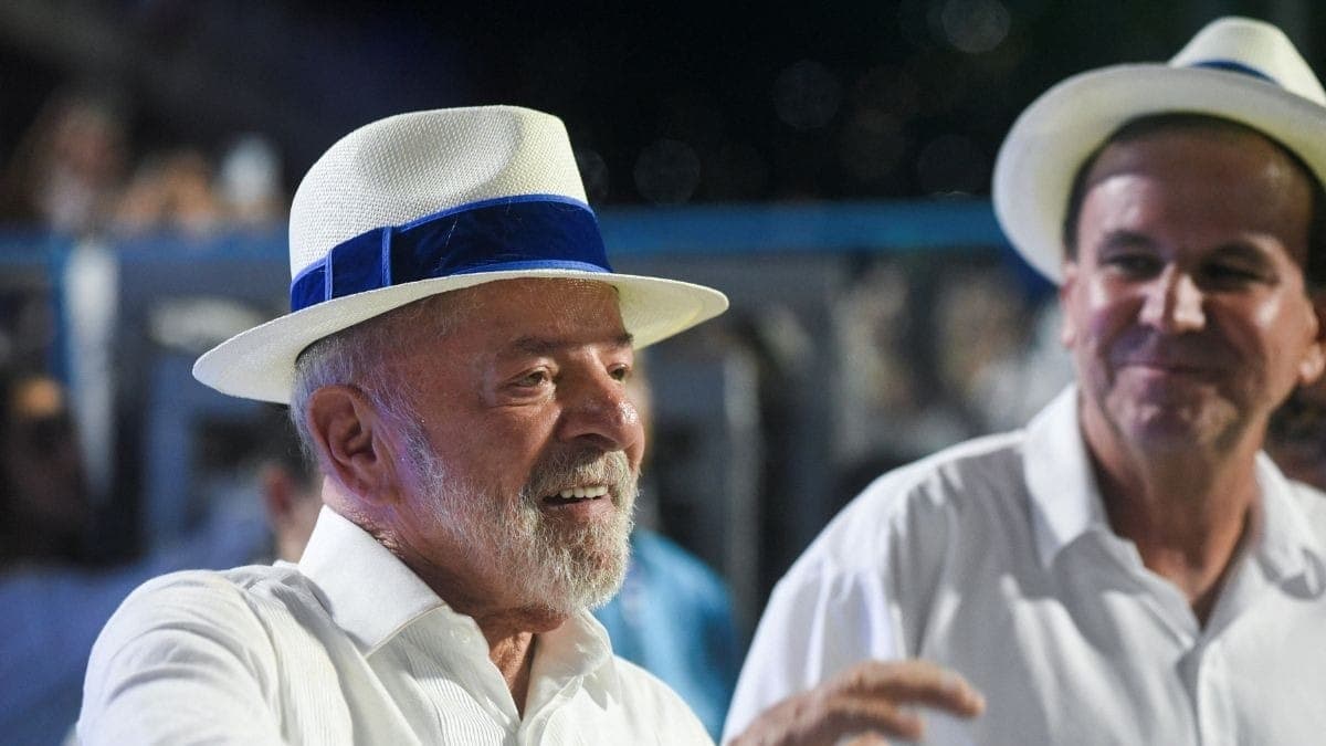 Lula e Eduardo Paes durante o desfile da Acadêmicos de Niterói