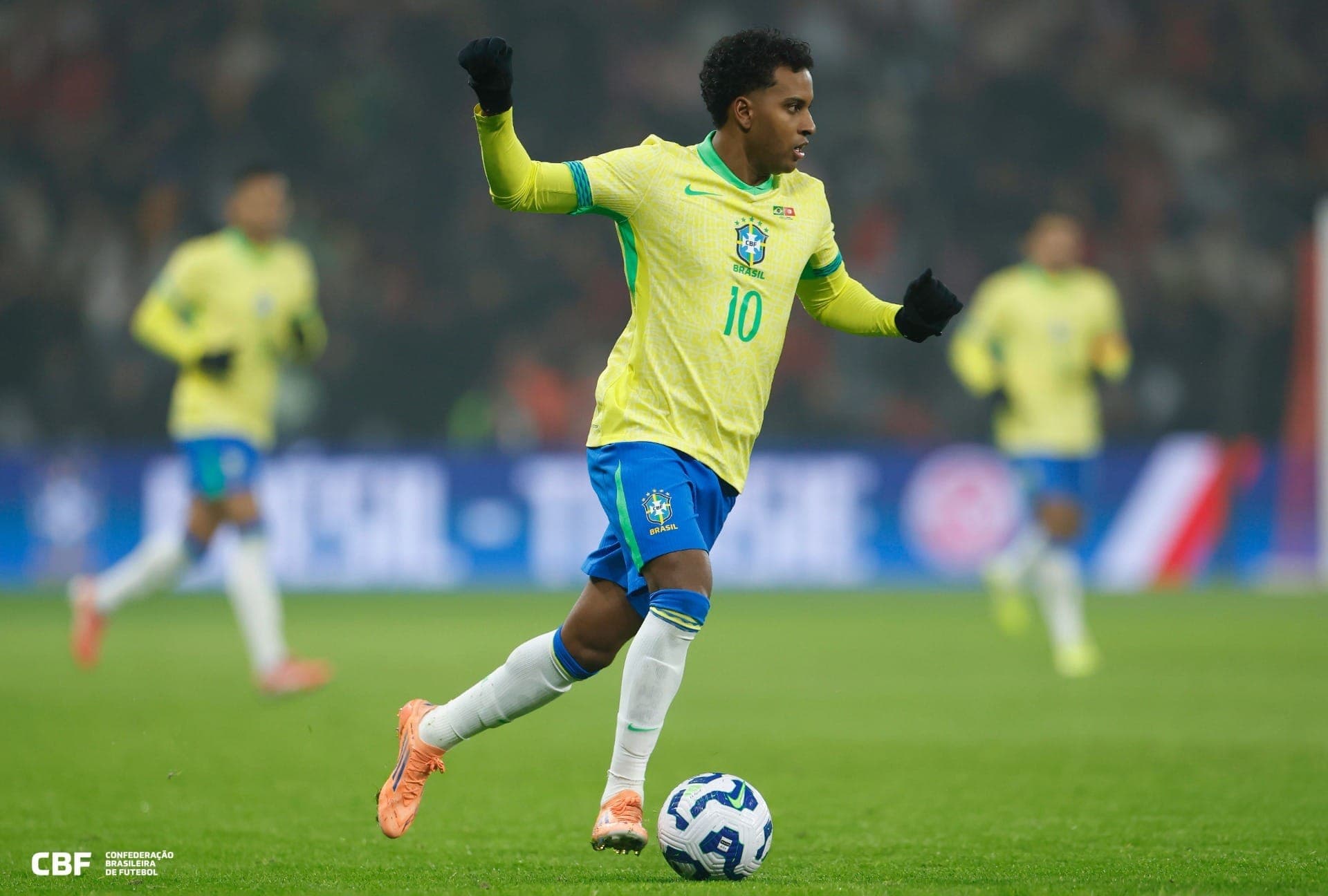 Rodrygo precisará passar por cirurgia no joelho direito