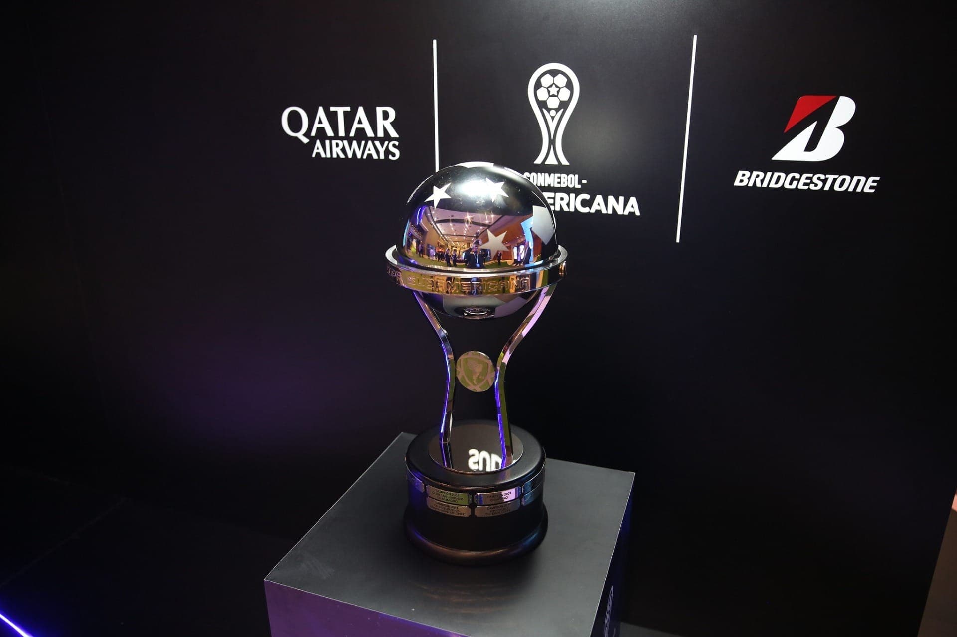 Troféu da Copa Sul-Americana; competição começa nesta terça (3)