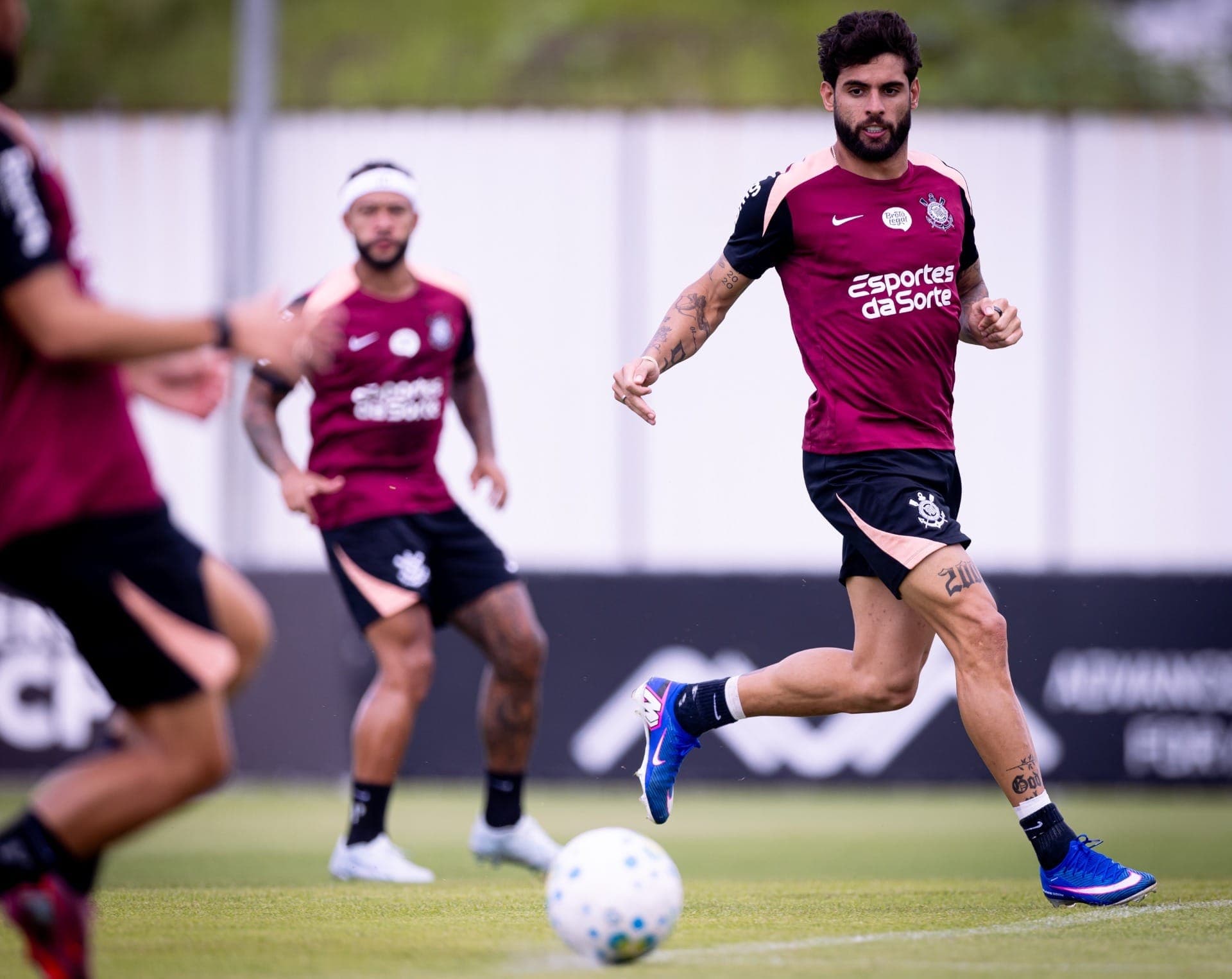 Yuri Alberto voltou a treinar com bola e deve reforçar o Timão nos próximos jogos