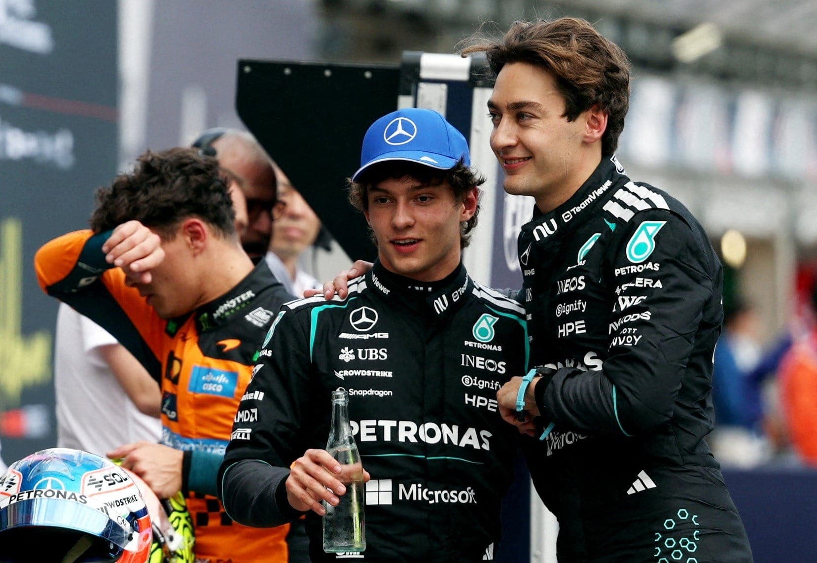 George Russell celebra pole no GP da Austrália; Kimi Antonelli larga em 2º pela Mercedes