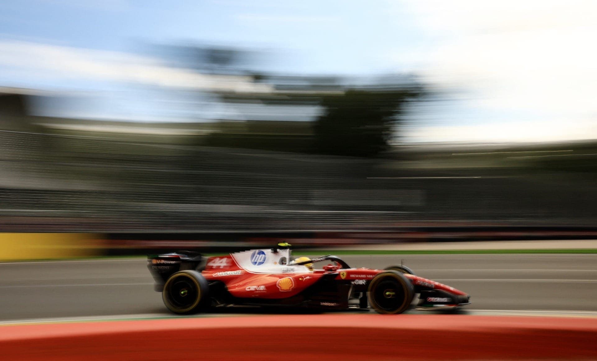 Hamilton ficou próximo de conseguir o primeiro pódio com a Ferrari