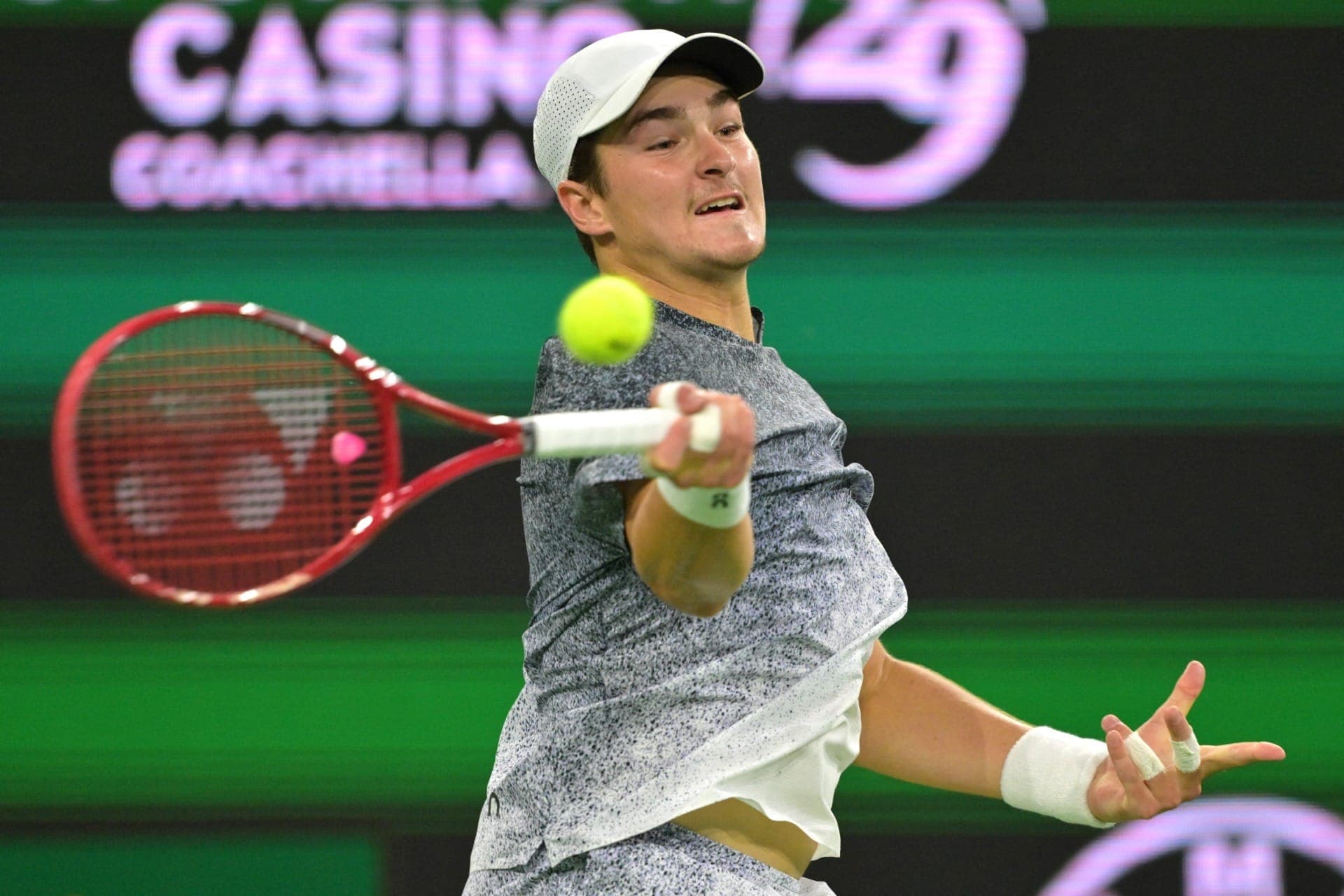 João Fonseca em duelo contra Jannik Sinner em Indian Wells