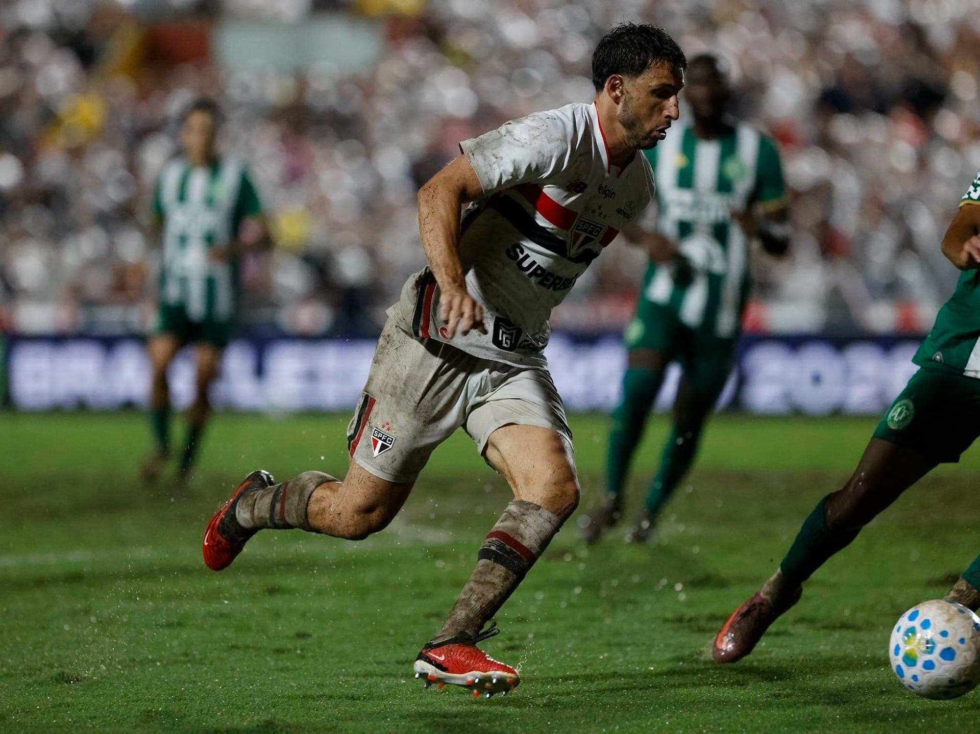 Calleri marcou um dos gols do São Paulo contra a Chapecoense