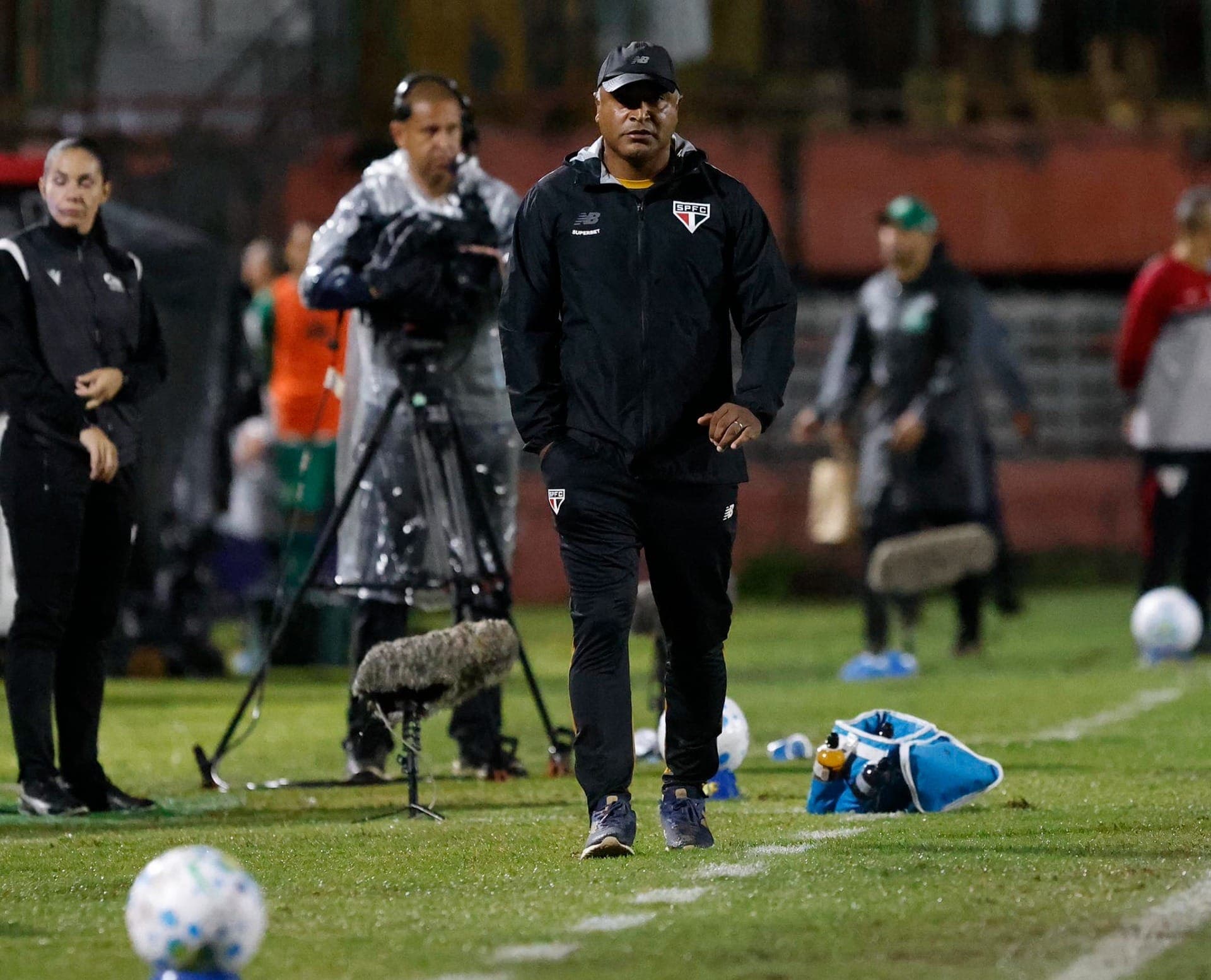 Roger Machado fez sua estreia a frente do São Paulo no Brasileirão