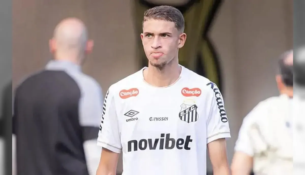 Vini Lira, jogador do Santos