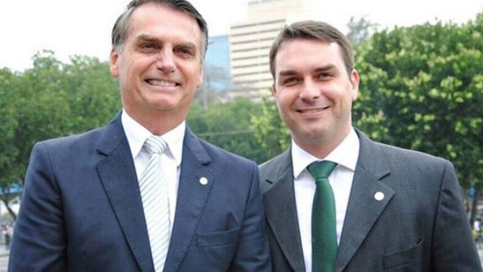 Flávio Bolsonaro solicita aplicação da lei para conceder prisão domiciliar ao pai, Jair Bolsonaro