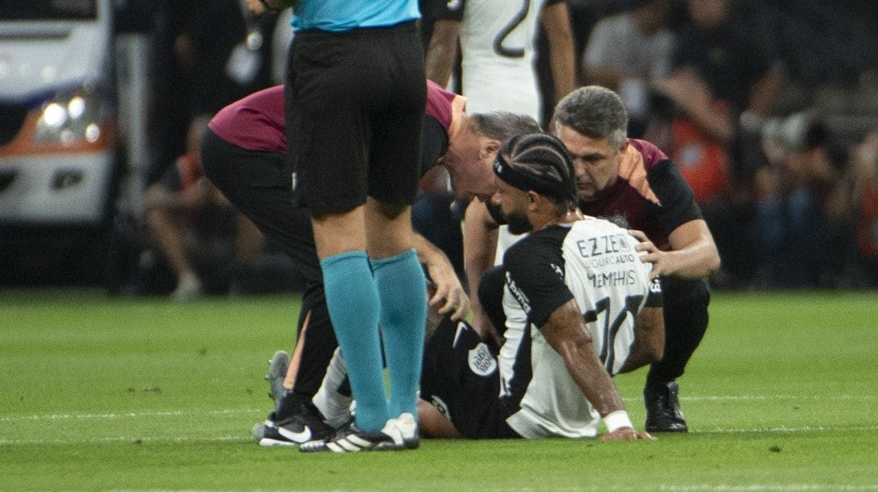 Memphis sentiu dores durante Corinthians x Flamengo