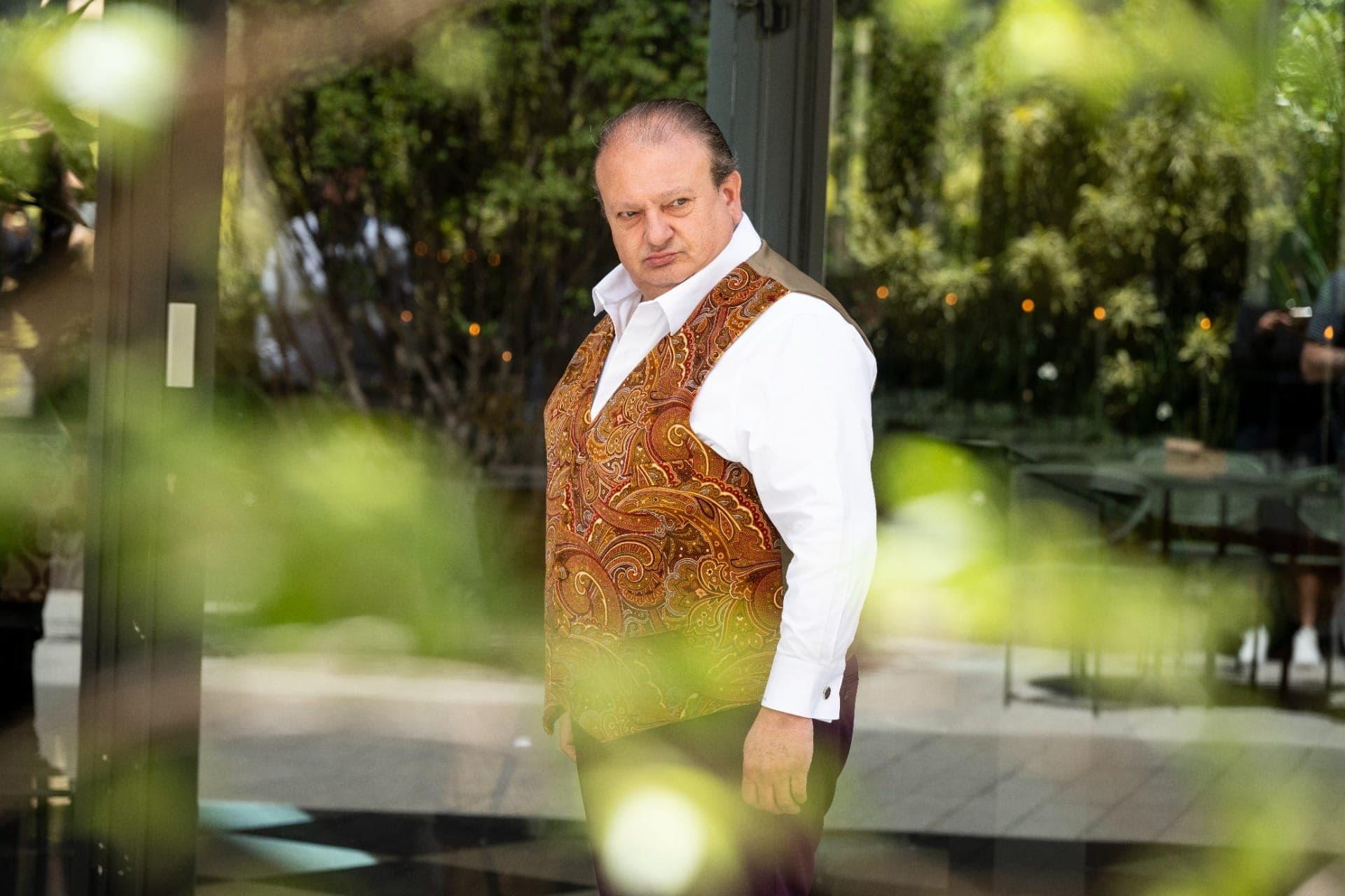 Erick Jacquin em frente ao seu restaurante Jojo, na capital paulista.