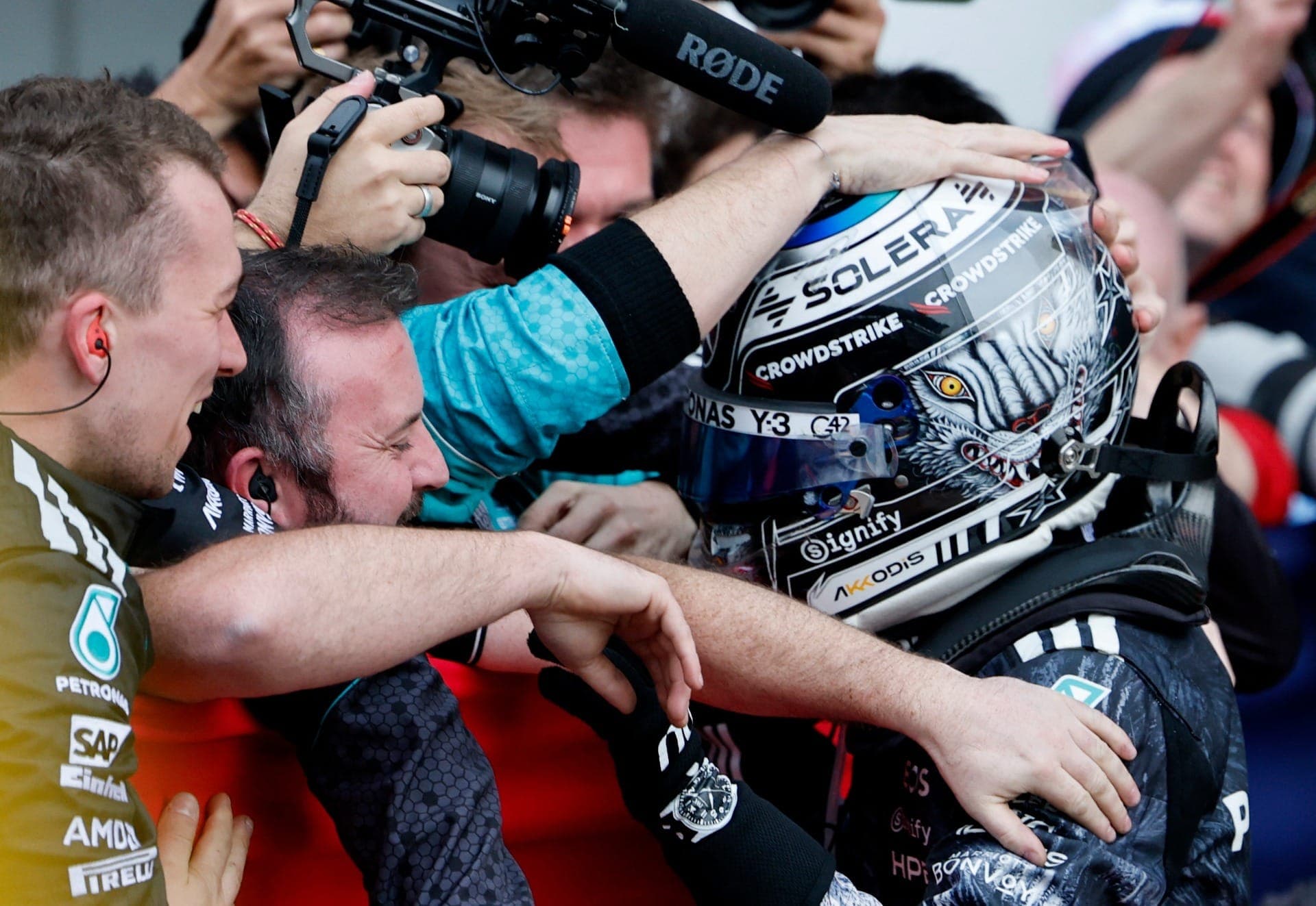 Kimi Antonelli celebra vitória no GP do Japão de Fórmula 1