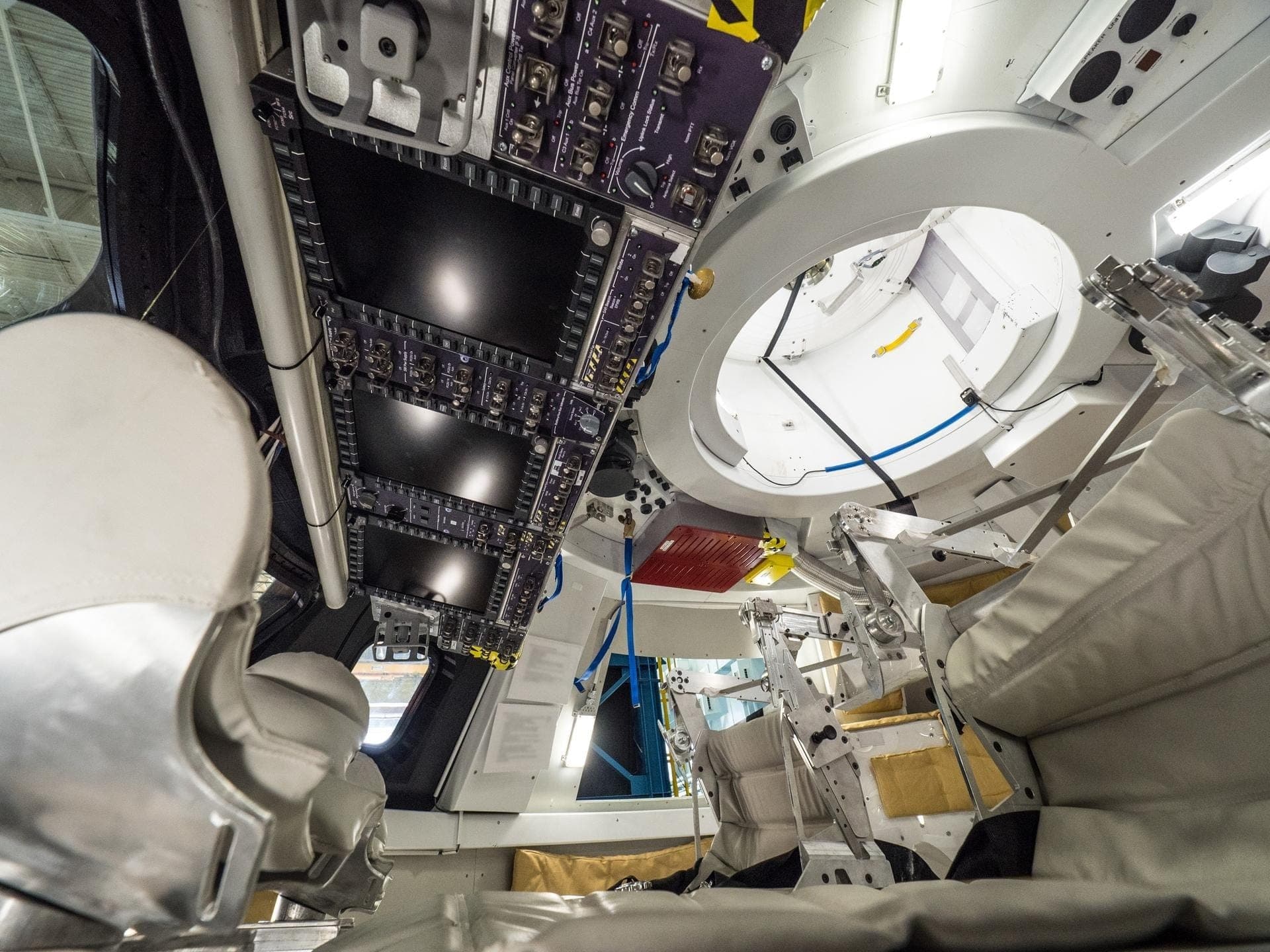 Interior da maquete da Orion no Centro Espacial Johnson em Houston, em 2016