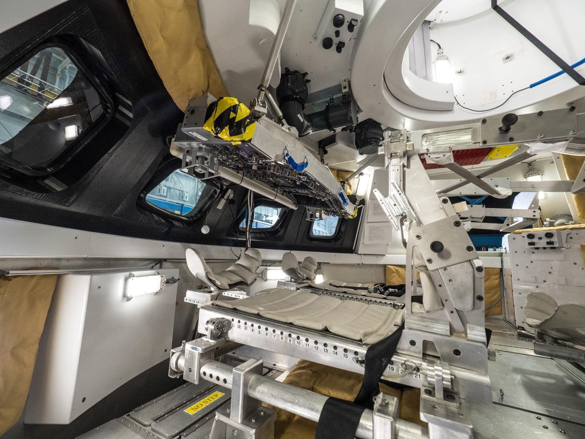 Interior da maquete da Orion no Centro Espacial Johnson em Houston, em 2016