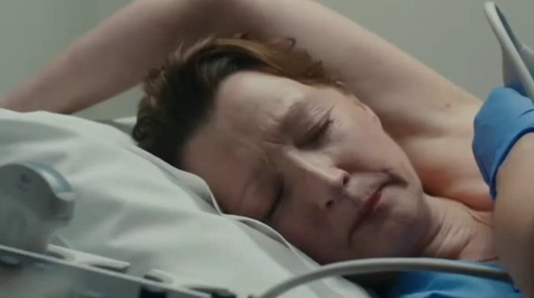 Longa apresenta a vida de um casal de meia-idade que precisa lidar com o diagnóstico de câncer