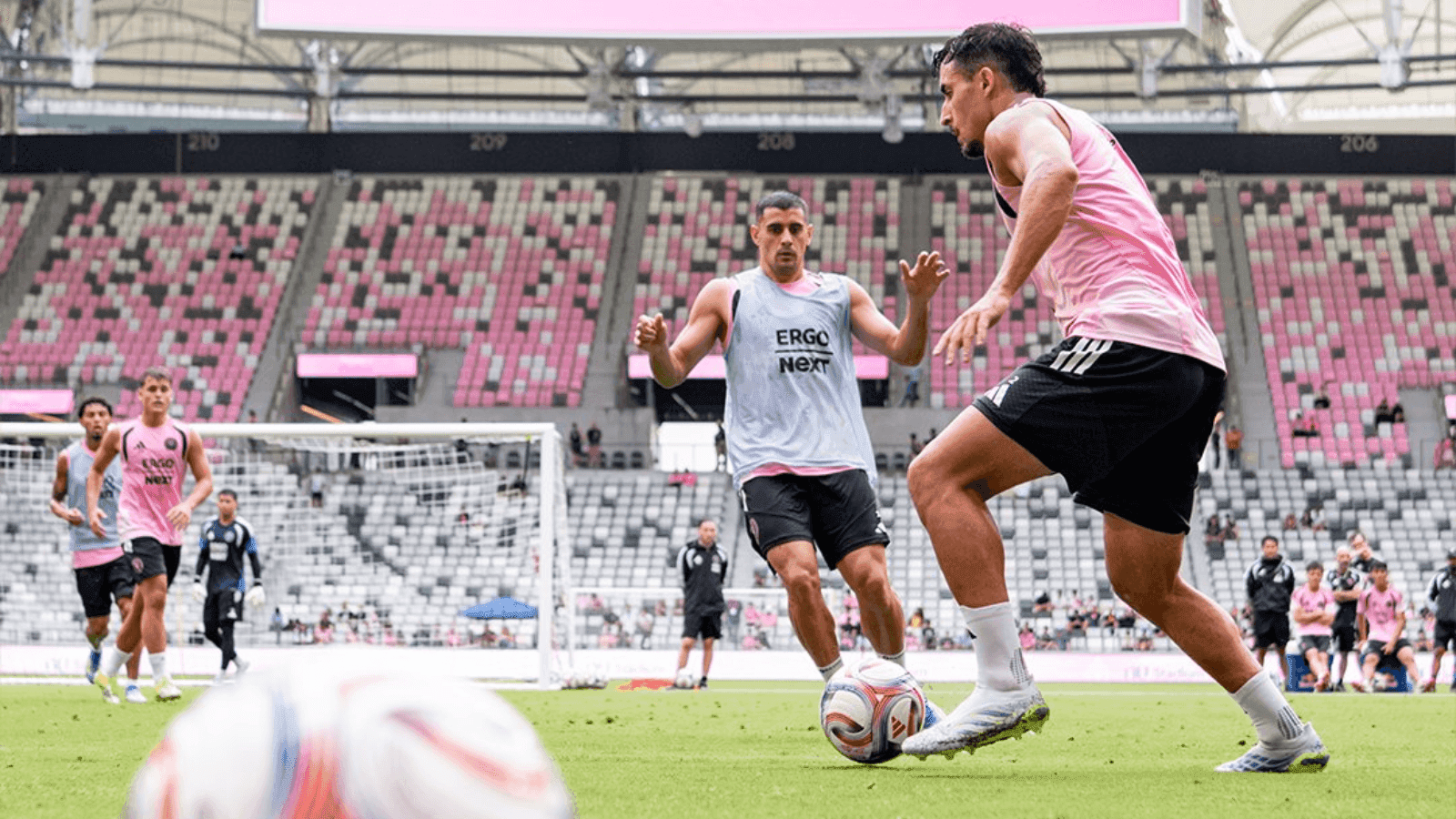 Jogadores do Inter Miami durante treino no novo estádio