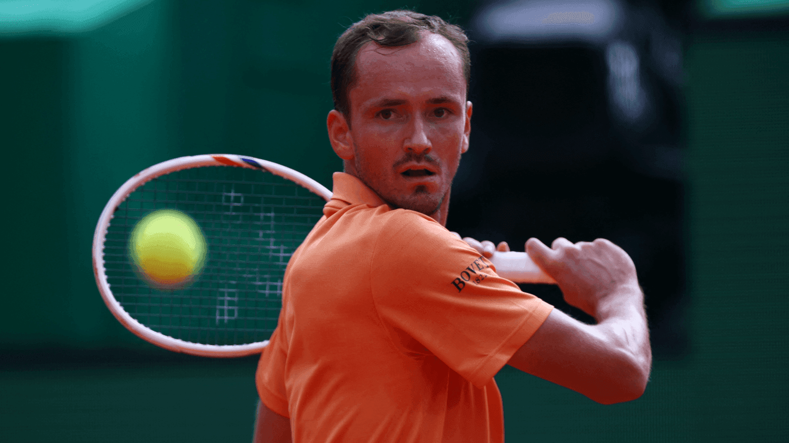 Medvedev tem ataque de fúria e estraçalha raquete no Masters de Monte Carlo