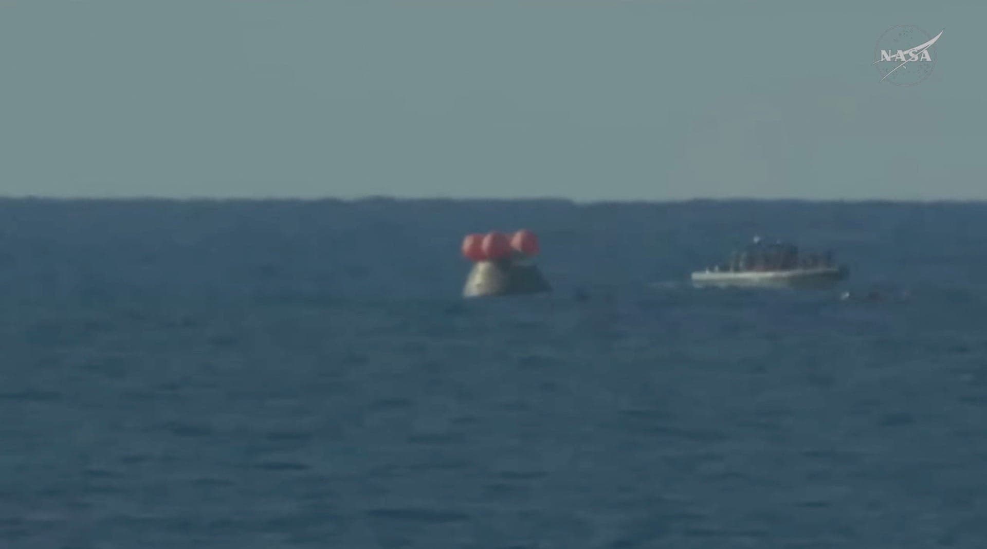 Missão Artemis 2 retorna da Lua e astronautas pousam no Oceano Pacífico