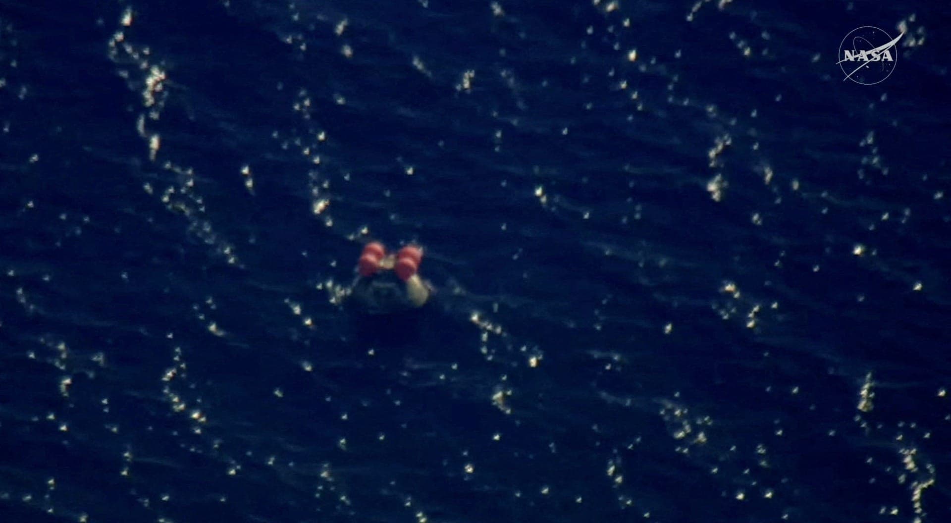 Missão Artemis 2 retorna da Lua e astronautas pousam no Oceano Pacífico