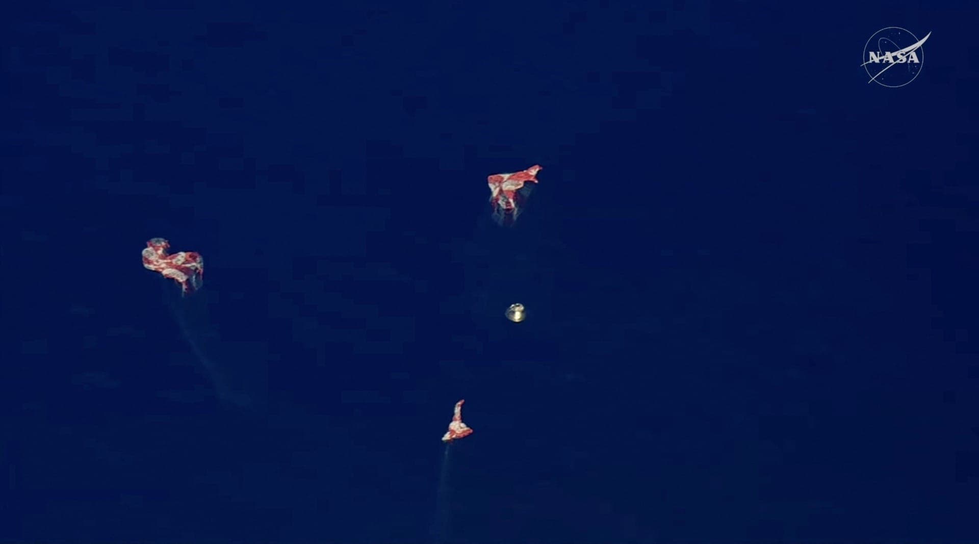 Missão Artemis 2 retorna da Lua e astronautas pousam no Oceano Pacífico