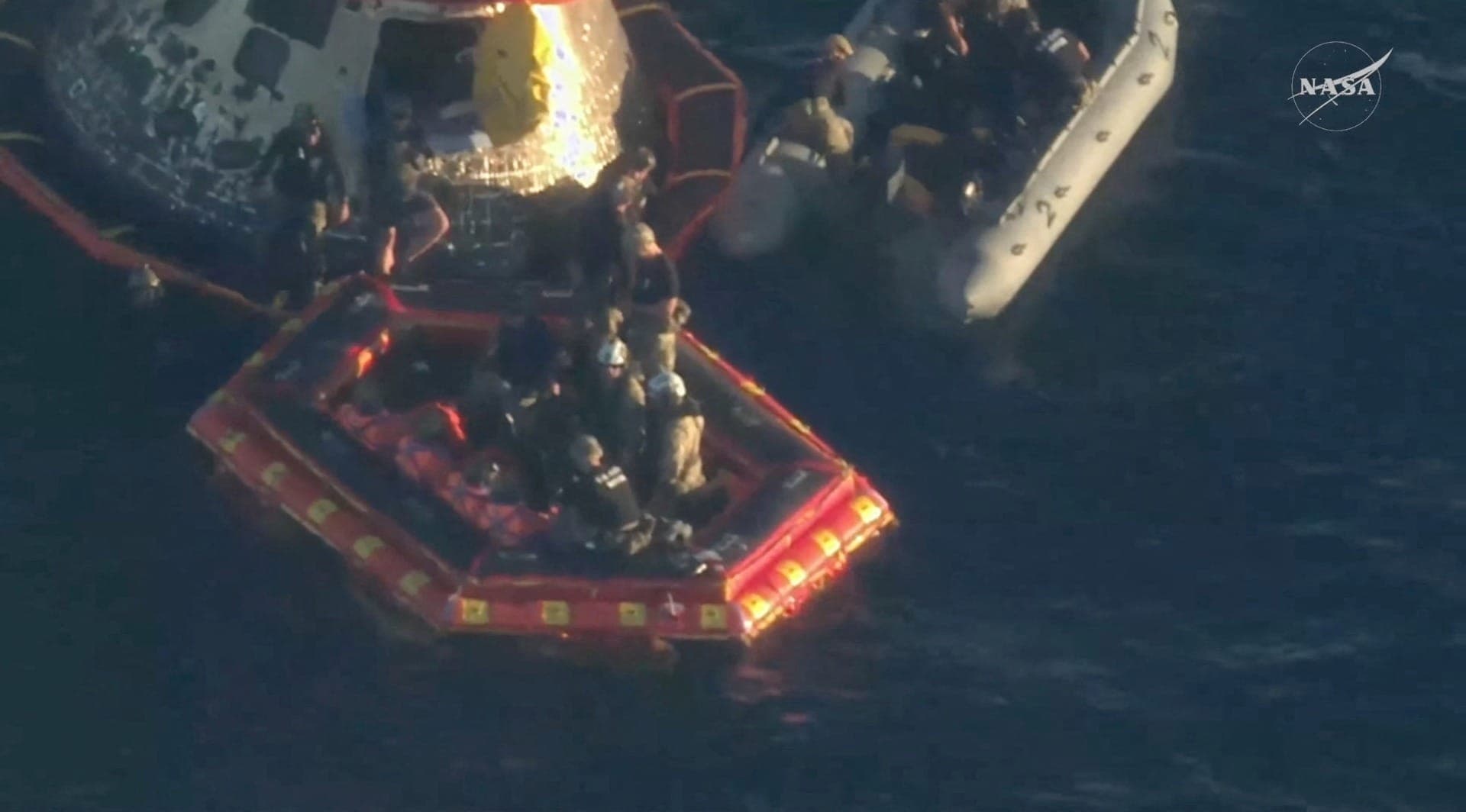 Missão Artemis 2 retorna da Lua e astronautas pousam no Oceano Pacífico