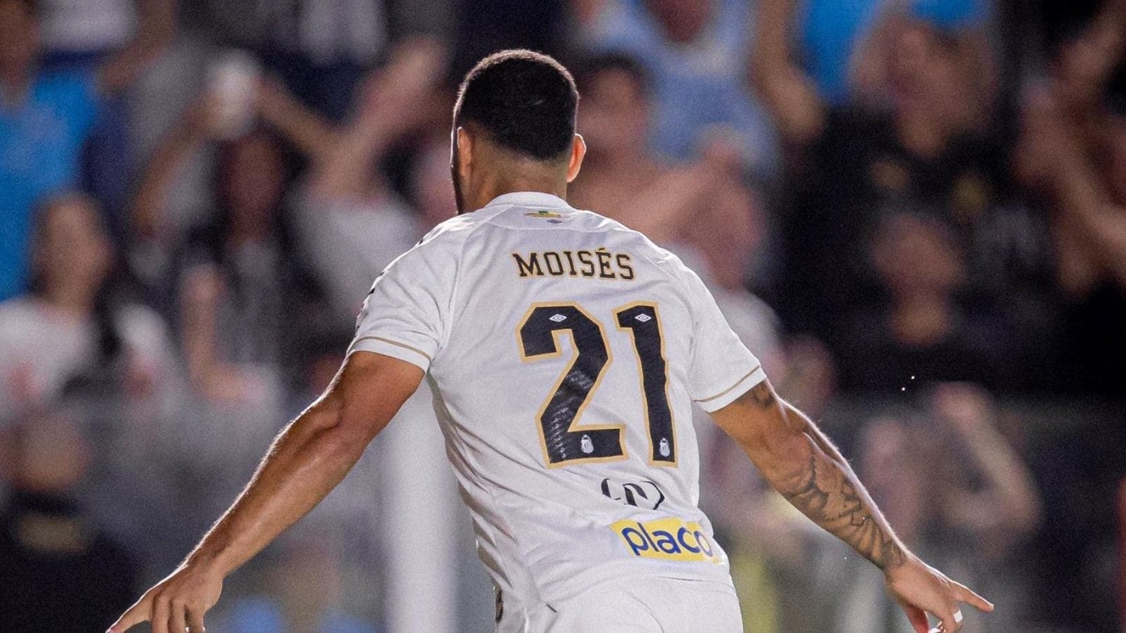 Moisés comemora gol do Santos contra o Atlético-MG