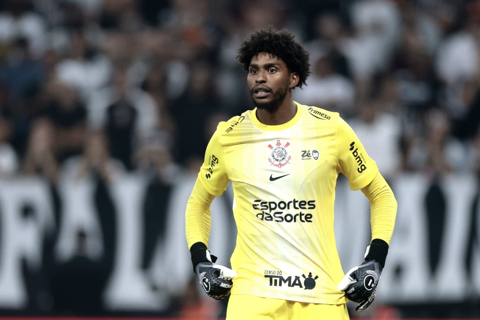 Hugo Souza, goleiro do Corinthians, contra o Palmeiras