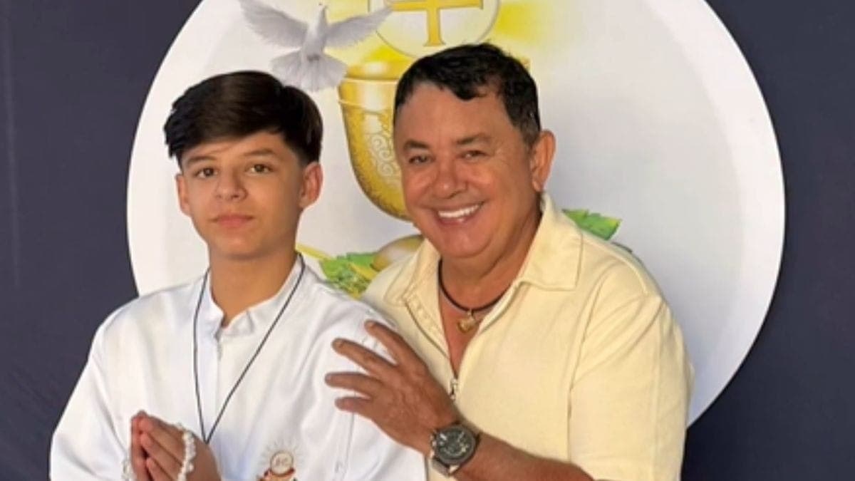 João Reis e o neto, Bernardo, filho de Cristiano Araújo