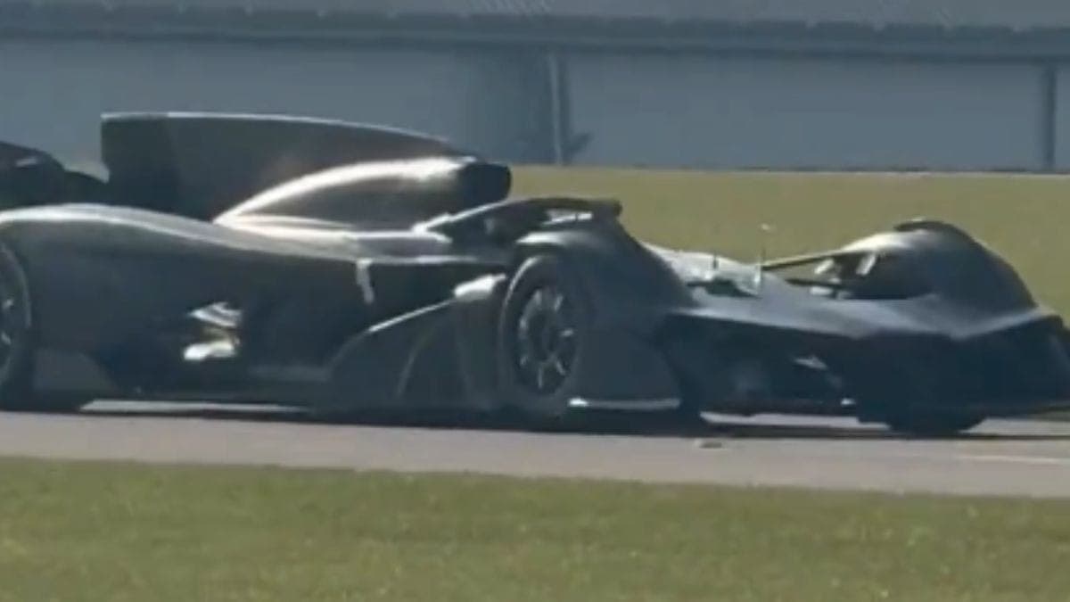 Batmóvel da Aston Martin é projeto exclusivo encomendado por bilionário