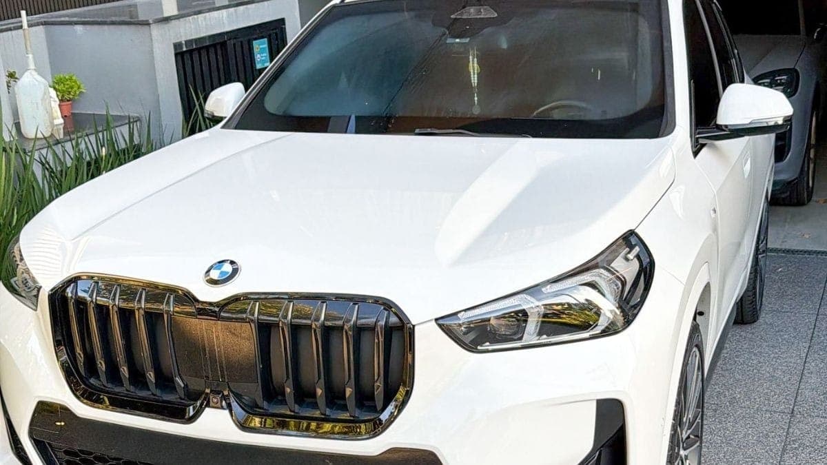 Carro de luxo apreendido durante a operação da PF contra transações ilegais