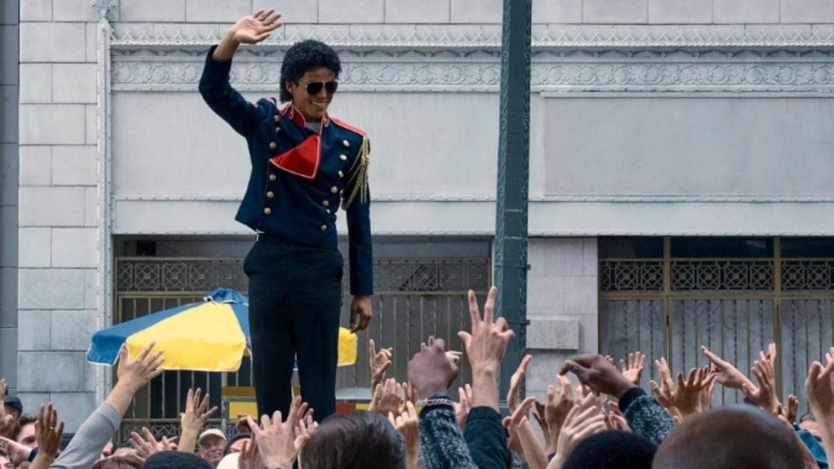 Jaafar Jackson interpretando Michael Jackson no filme