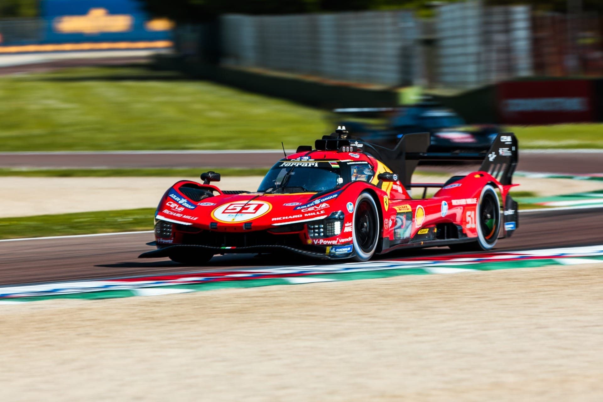 Giovinazzi garante pole em Ímola