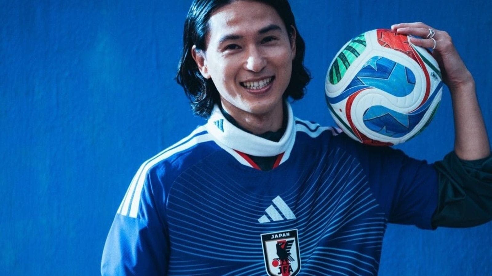 Minamino (Japão) – Ruptura do ligamento cruzado anterior do joelho esquerdo