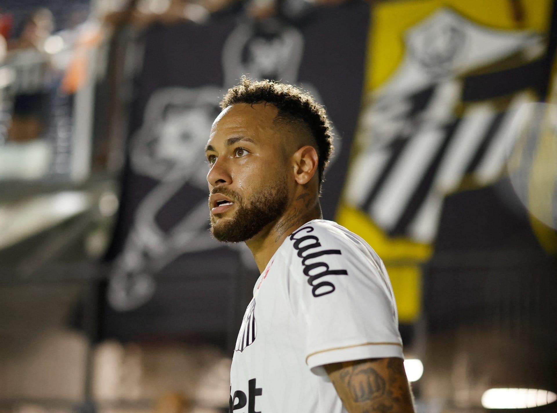Neymar em jogo do Santos na Vila Belmiro