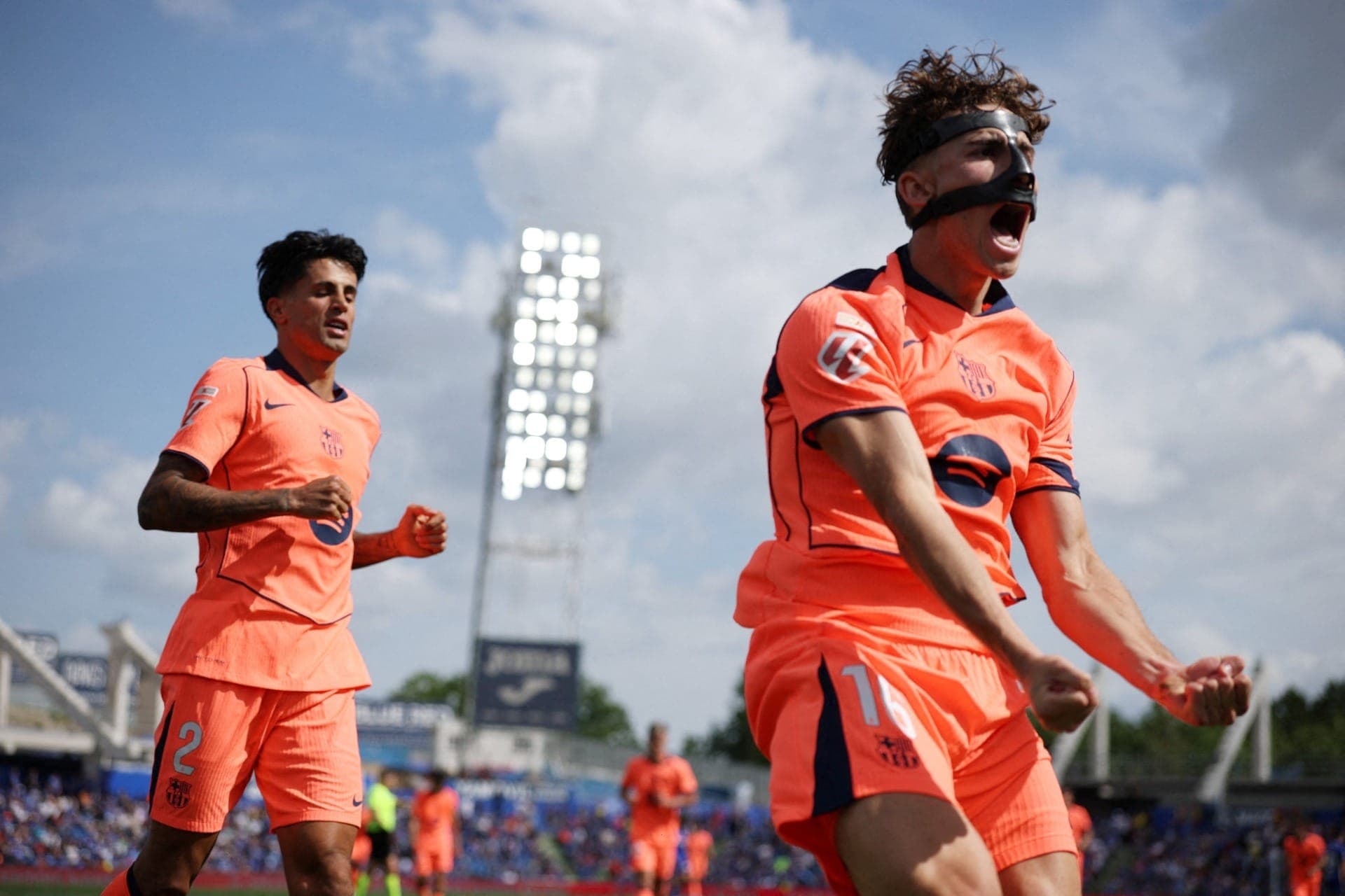 Jogadores do Barcelona comemoram gol em vitória sobre Getafe
