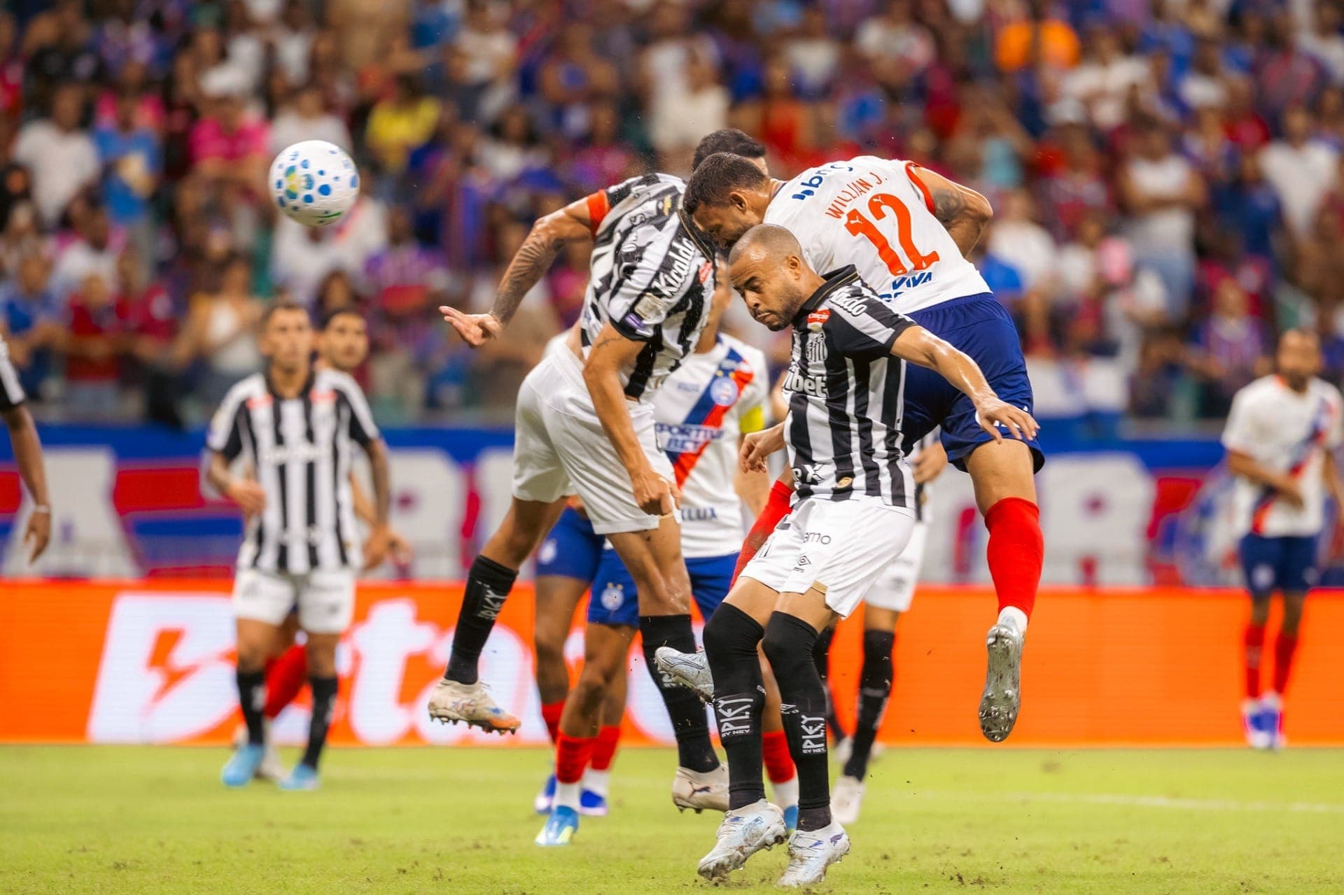 Willian José foi autor do gol de empate do Bahia contra o Santos