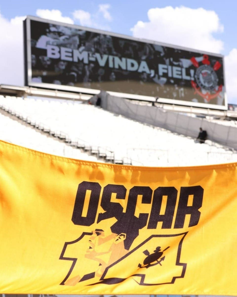 Bandeirinha em homenagem a Oscar