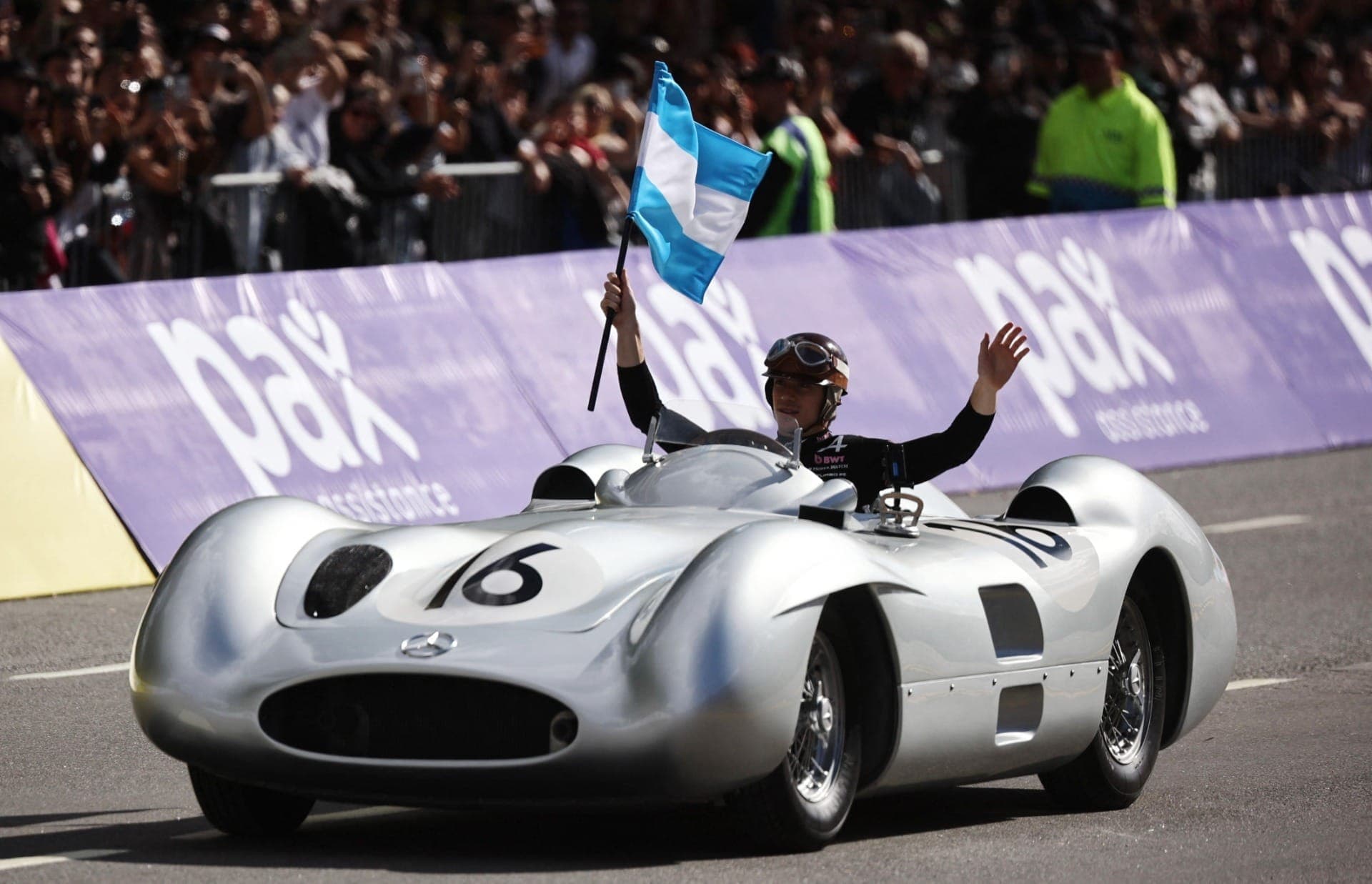 Colapinto dirige Mercedes de Juan Manuel Fangio