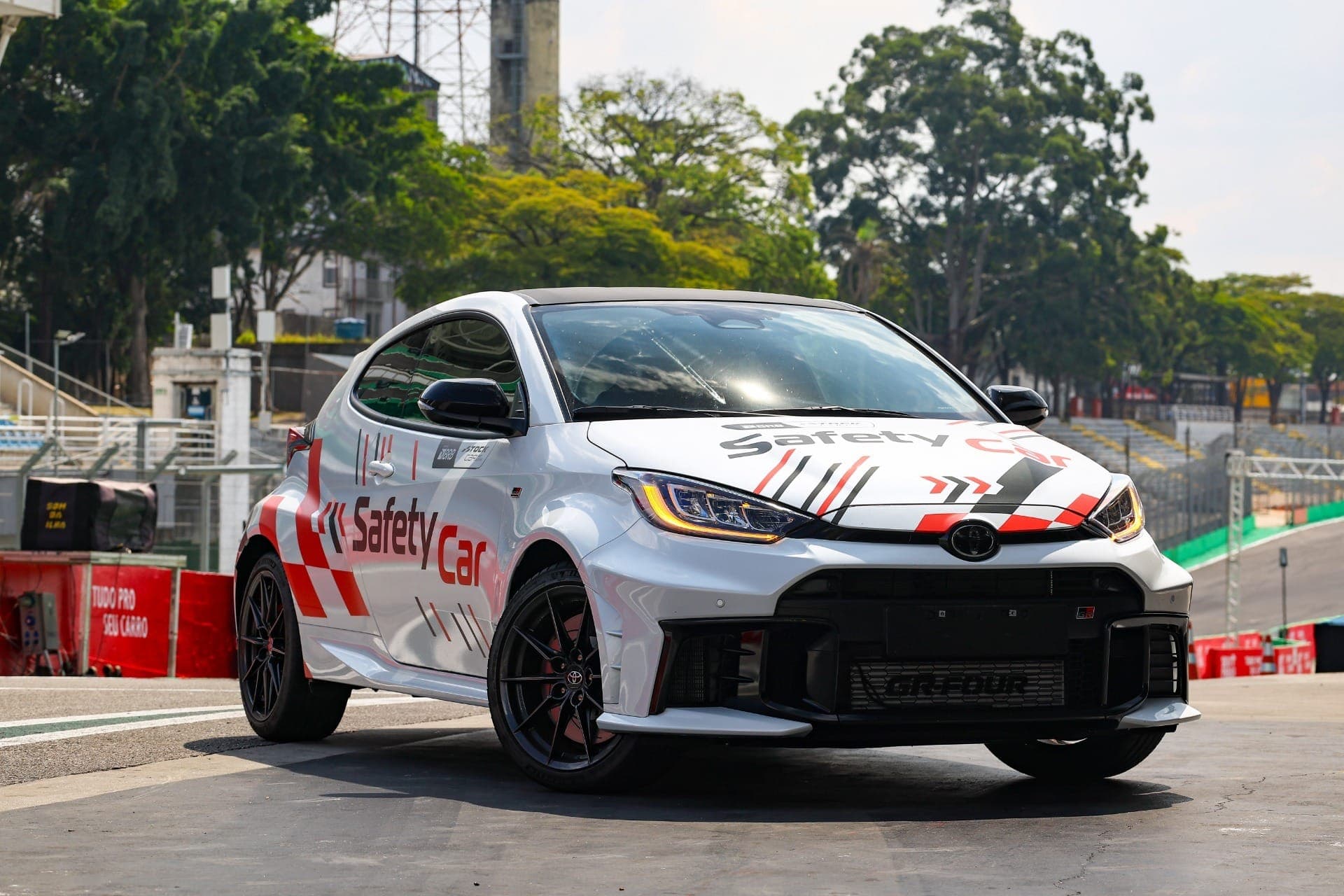 GR Yaris é equipado com motor 1.6 de três cilindros com 304 cv e 40,8 kgfm de torque