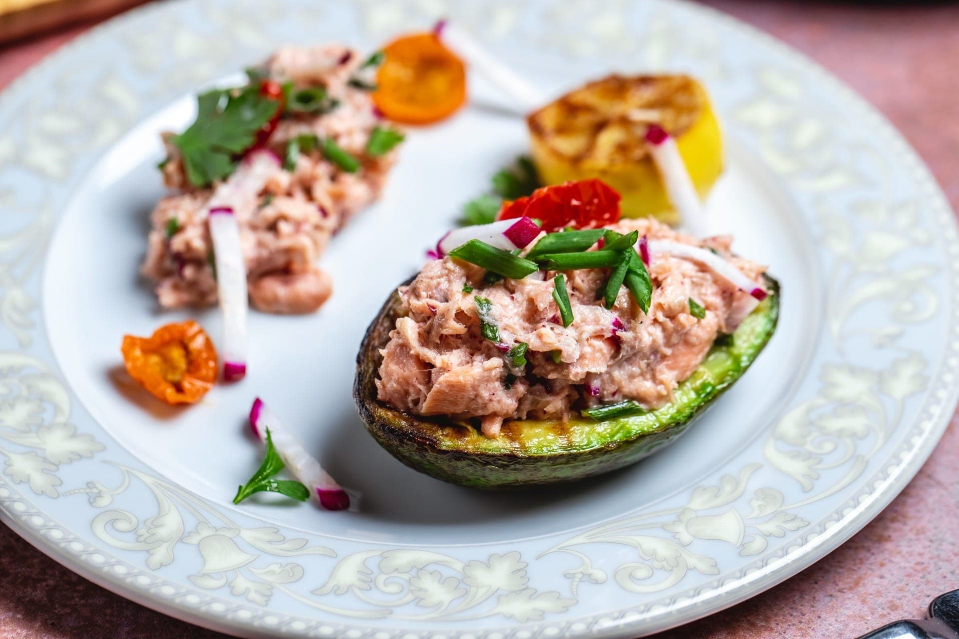 Atum é um inbgrediente prático e delicioso que pode ser consumido em saladas, sanduíches, sushis e diversos outros preparos