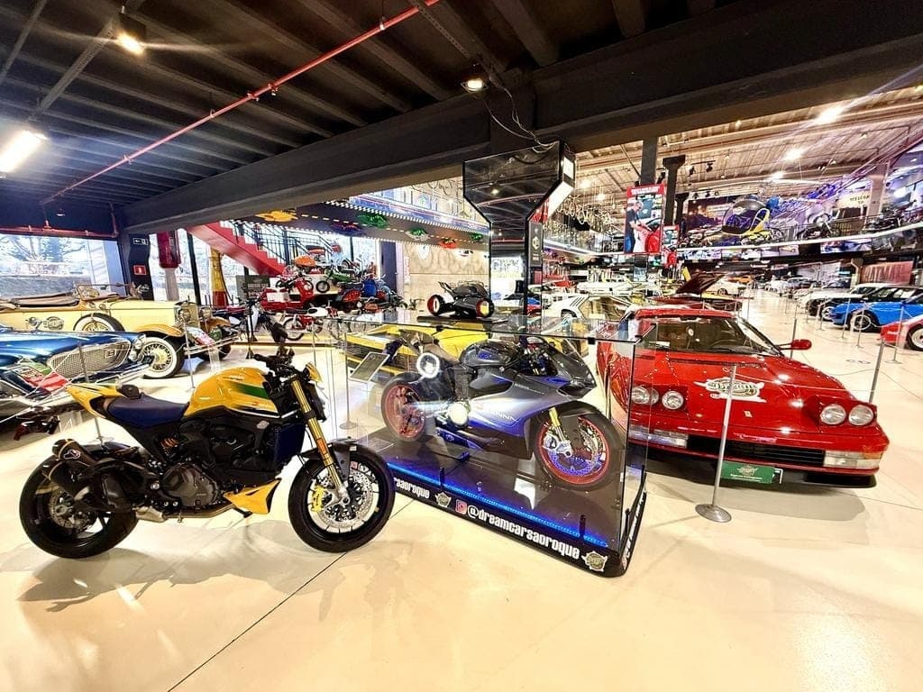 Complexo Dream Car reúne mais de 145 veículos em exposição