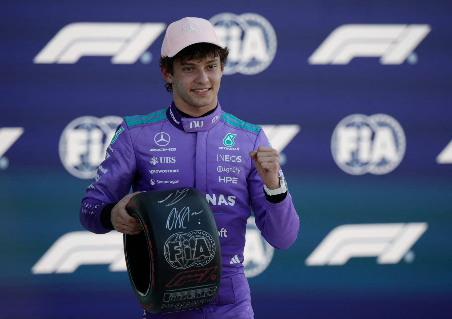 Antonelli festeja pole e reconhece erro em Miami: 'Um pouco empolgado'