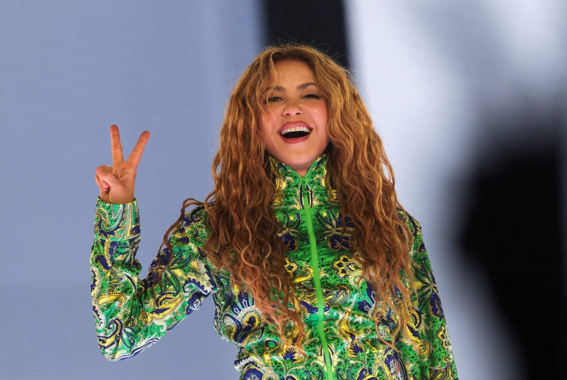 Show de Shakira leva multidão à praia de Copacabana