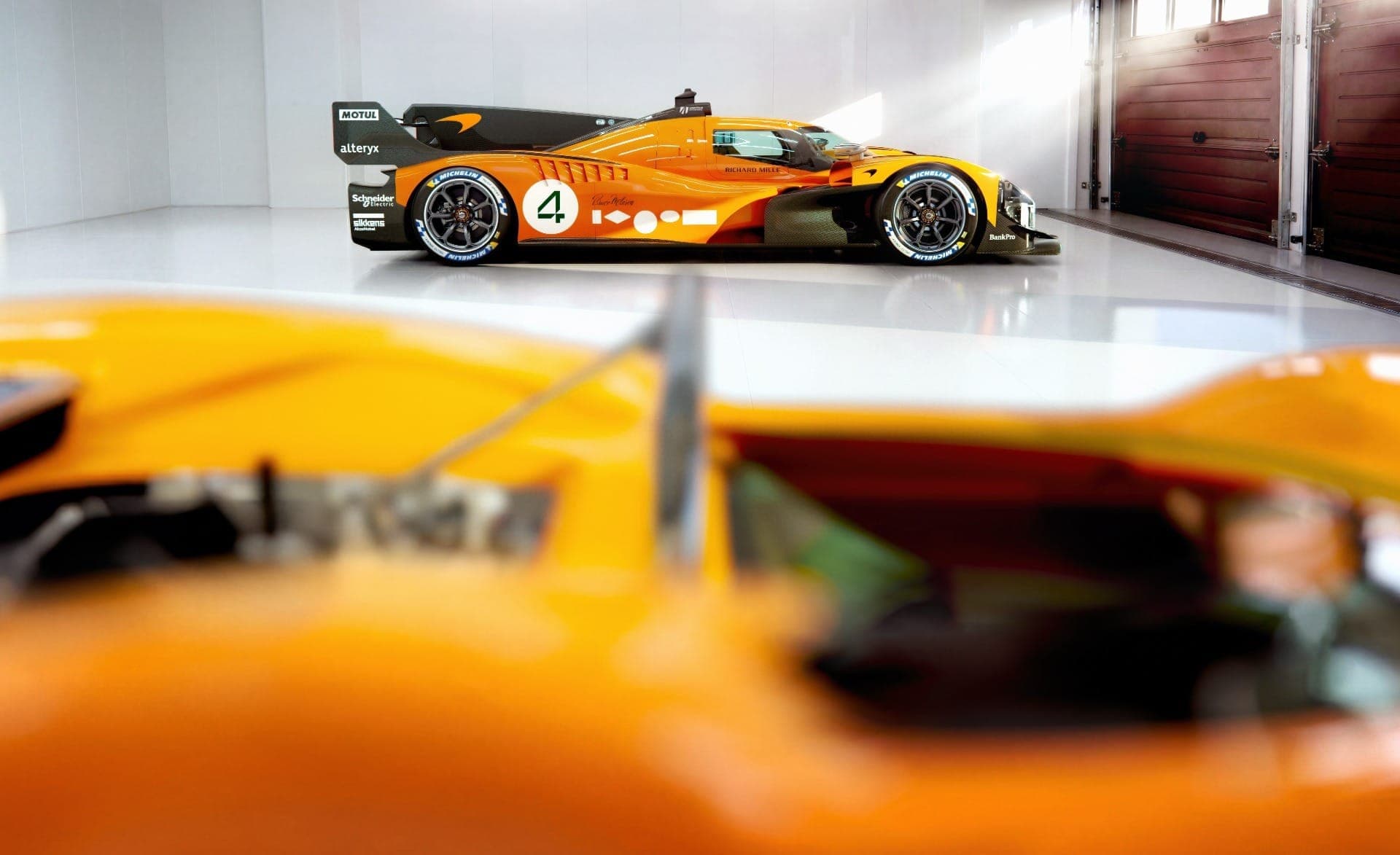 McLaren apresenta hipercarro MCL-HY