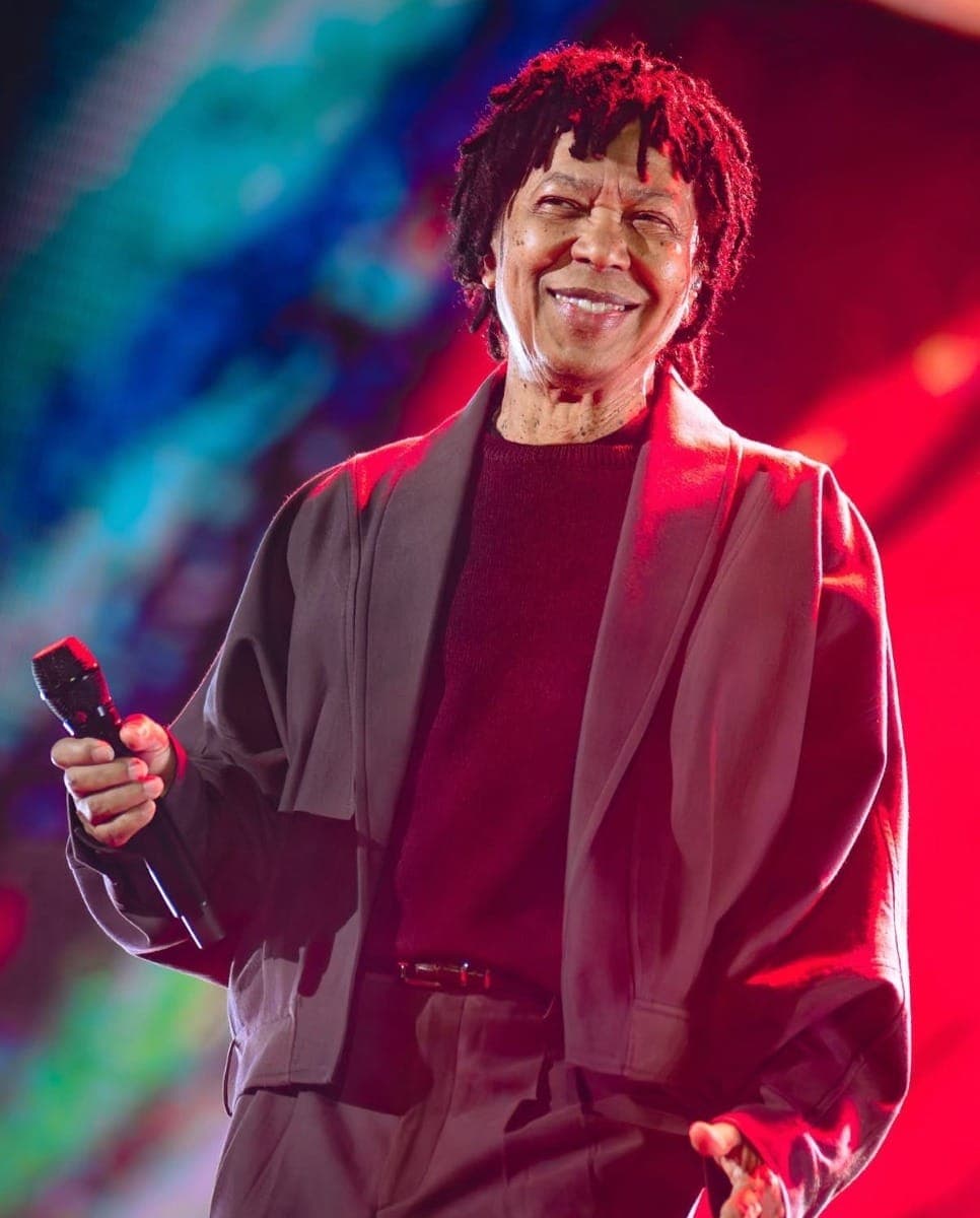 Djavan abre turnê comemorativa em São Paulo