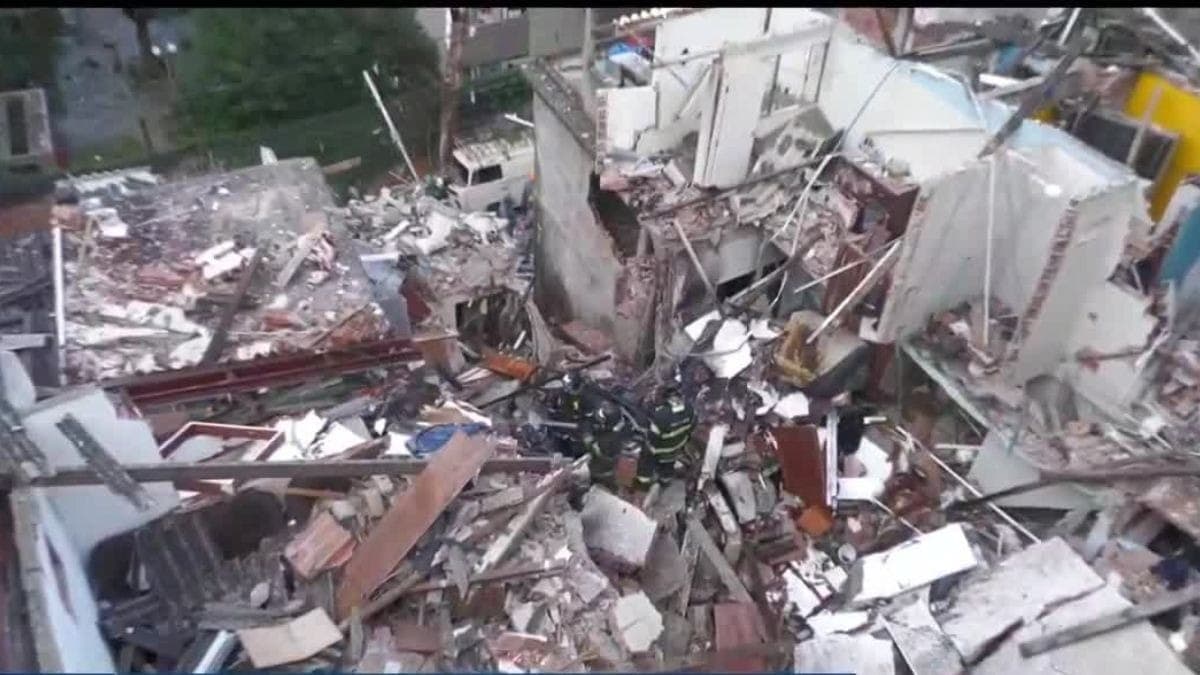 Explosão destrói casas na Zona Oeste de SP
